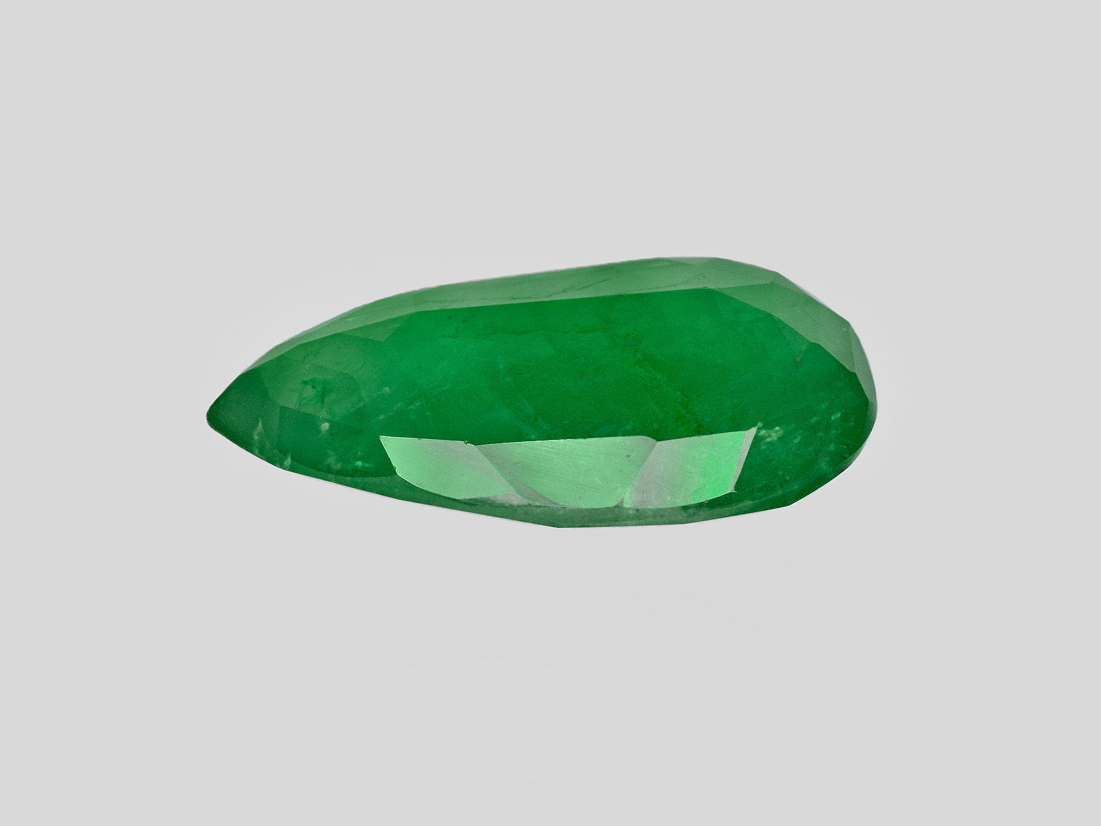 8801852-pear-intense-green-igi-zambia-natural-emerald-8.68-ct