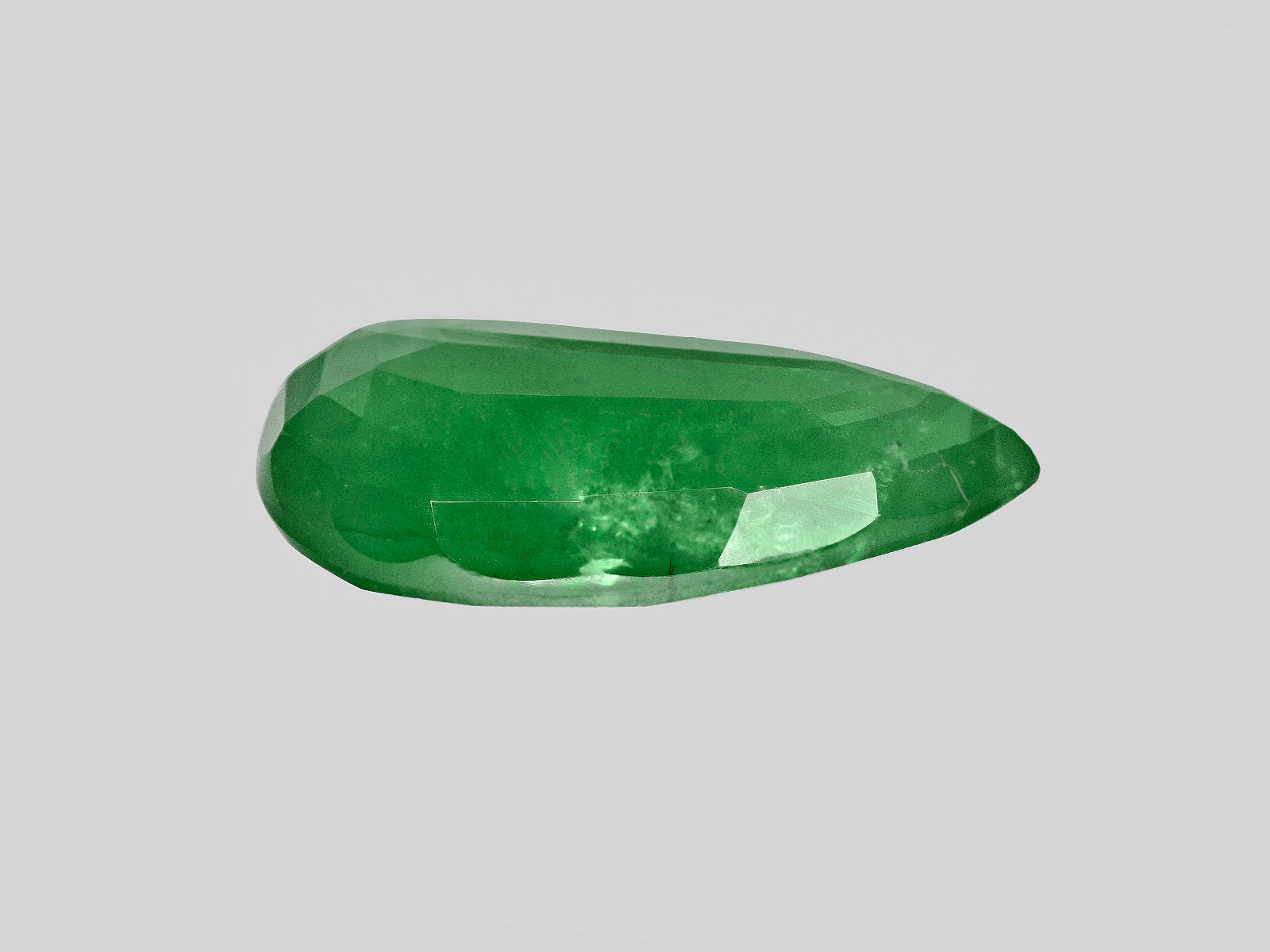 8801852-pear-intense-green-igi-zambia-natural-emerald-8.68-ct