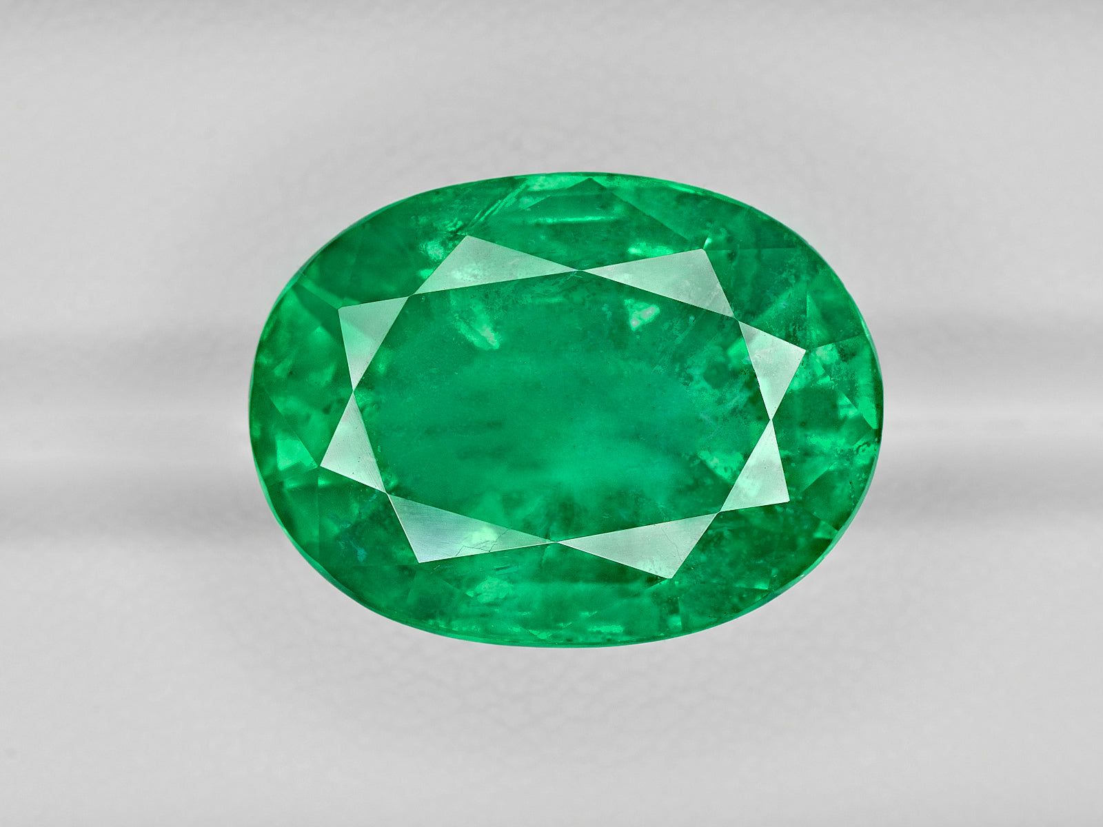 8801051-oval-lustrous-intense-green-grs-zambia-natural-emerald-24.48-ct
