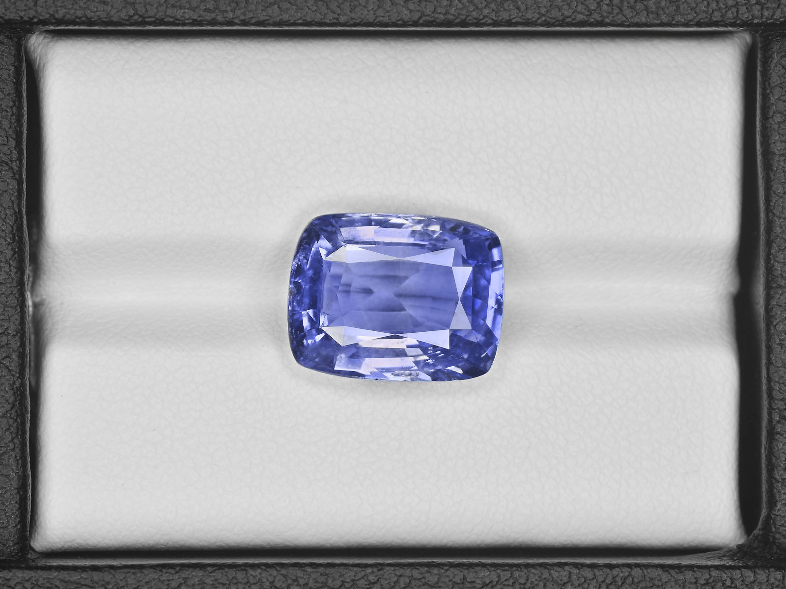 8801052-cushion-lustrous-intense-blue-gia-gii-sri-lanka-natural-blue-sapphire-9.60-ct