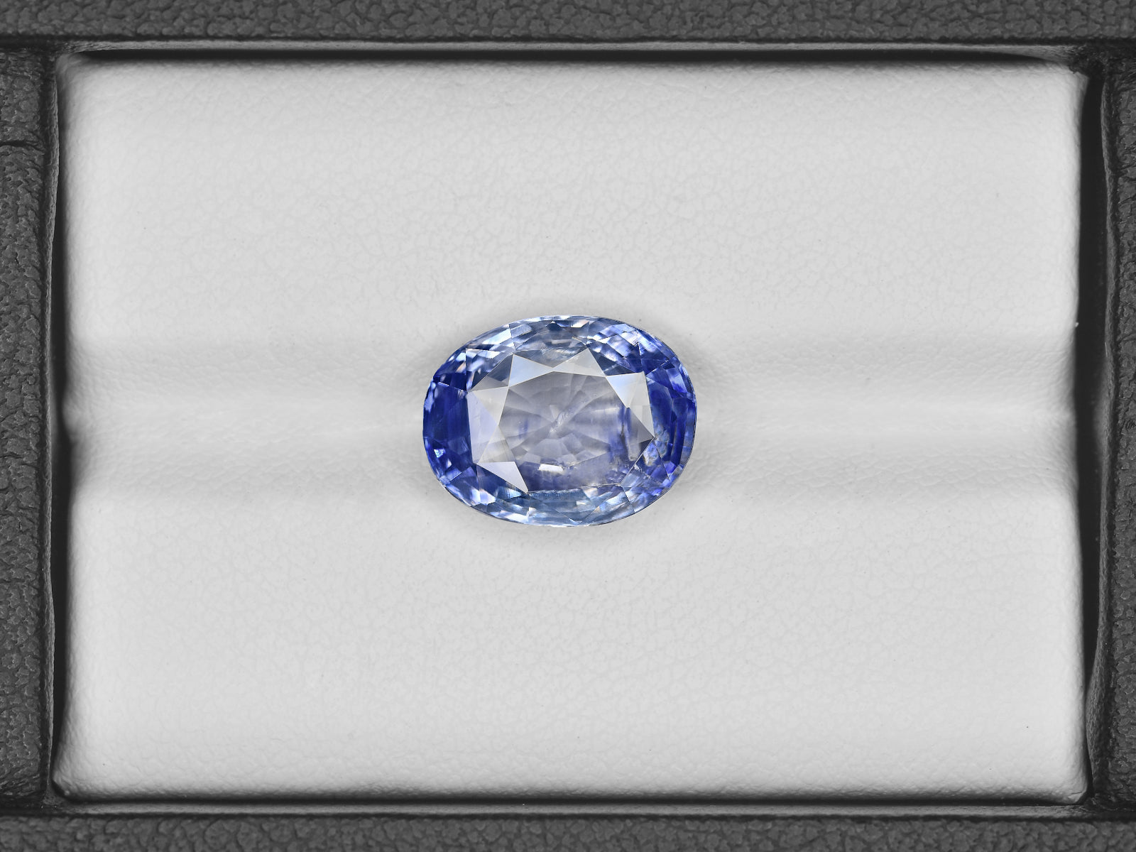 8801934-oval-deep-blue-&-colorless-bi-color-grs-kashmir-natural-blue-sapphire-7.08-ct