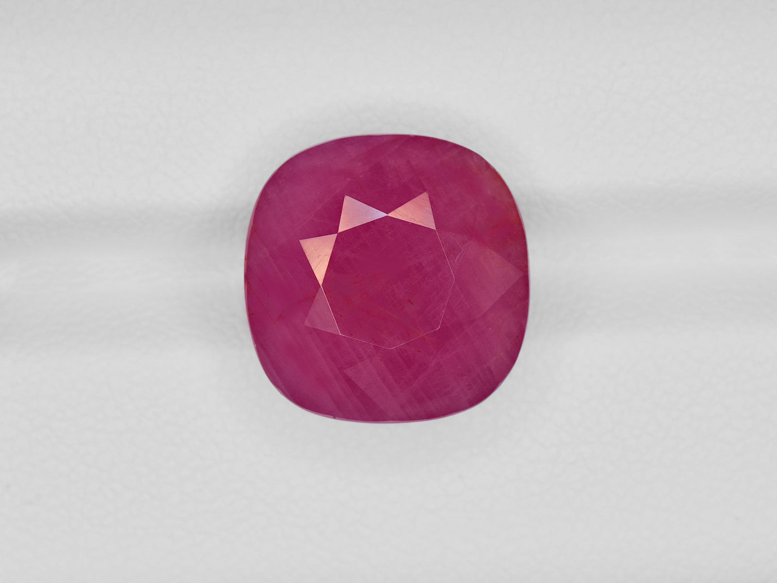 8801211-cushion-deep-pinkish-red-gii-guinea-natural-ruby-14.95-ct