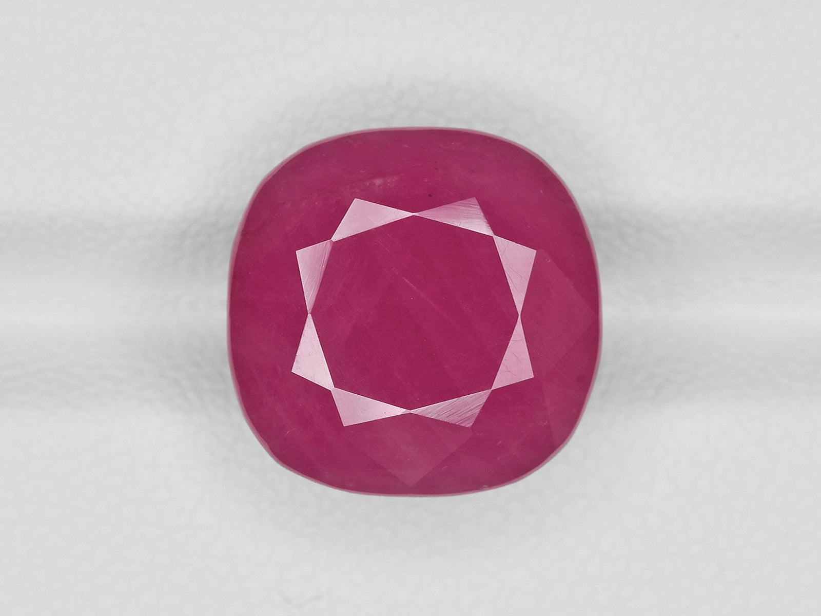 8801216-cushion-deep-pinkish-red-gii-guinea-natural-ruby-13.68-ct