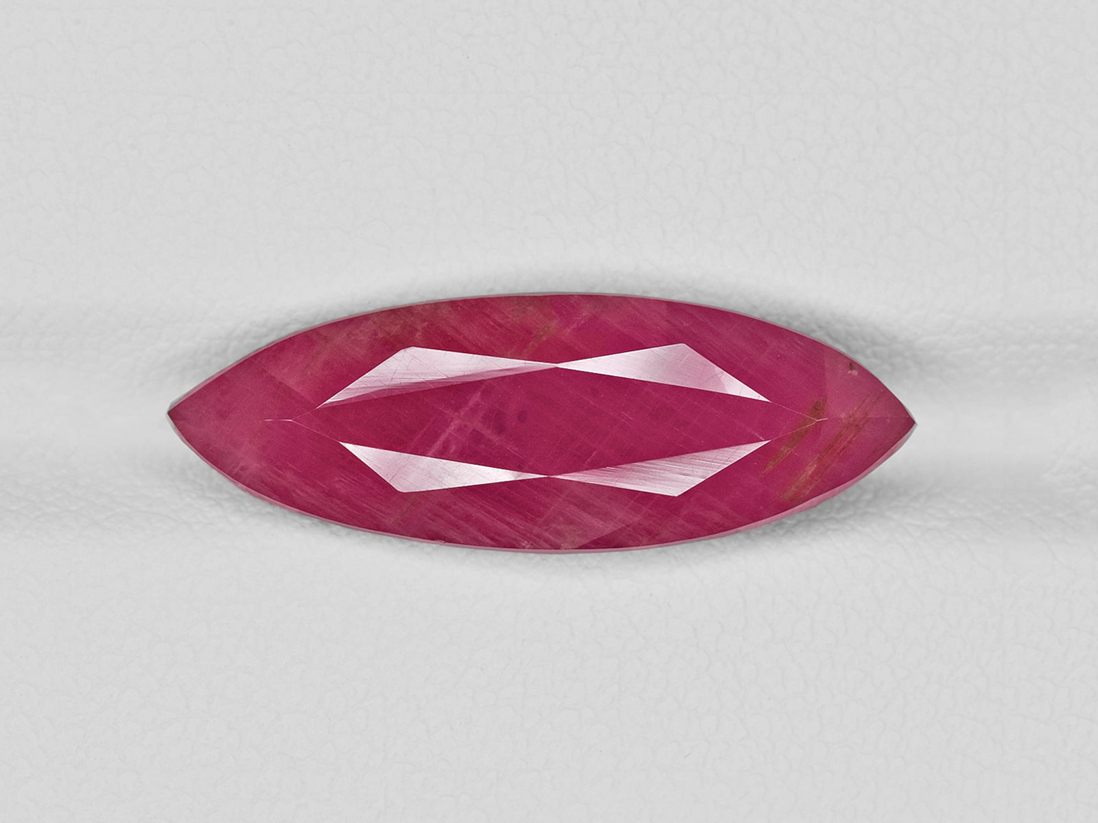 8801222-marquise-deep-pinkish-red-gii-guinea-natural-ruby-9.30-ct