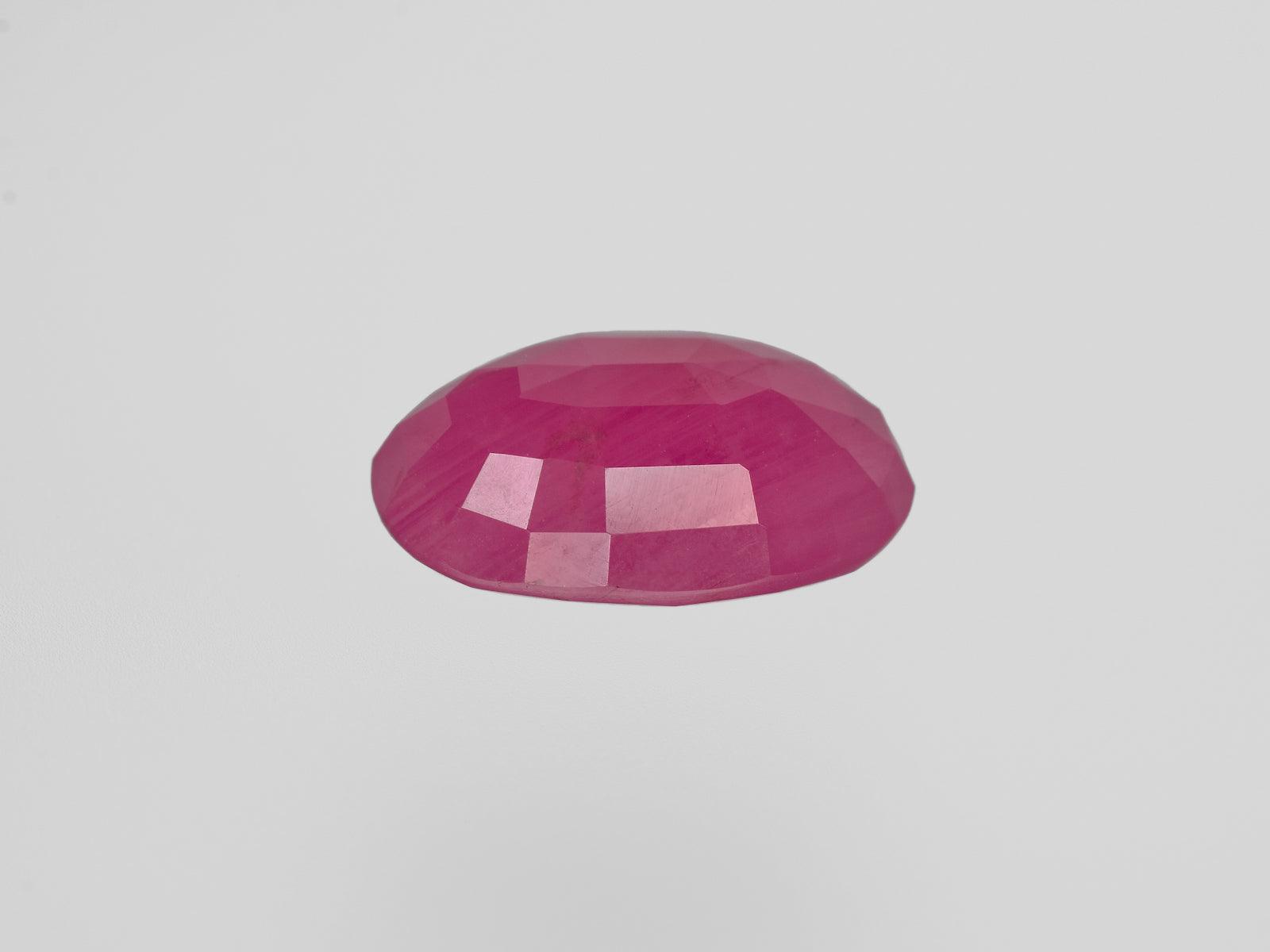 8801226-oval-pinkish-red-igi-guinea-natural-ruby-7.78-ct
