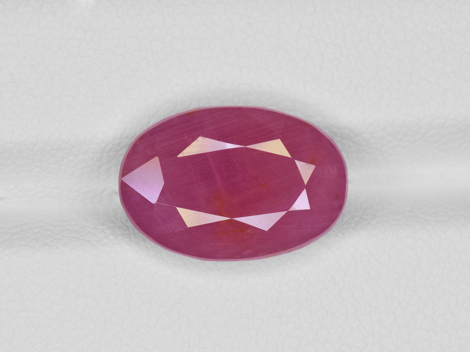 8801227-oval-pinkish-red-igi-guinea-natural-ruby-7.60-ct