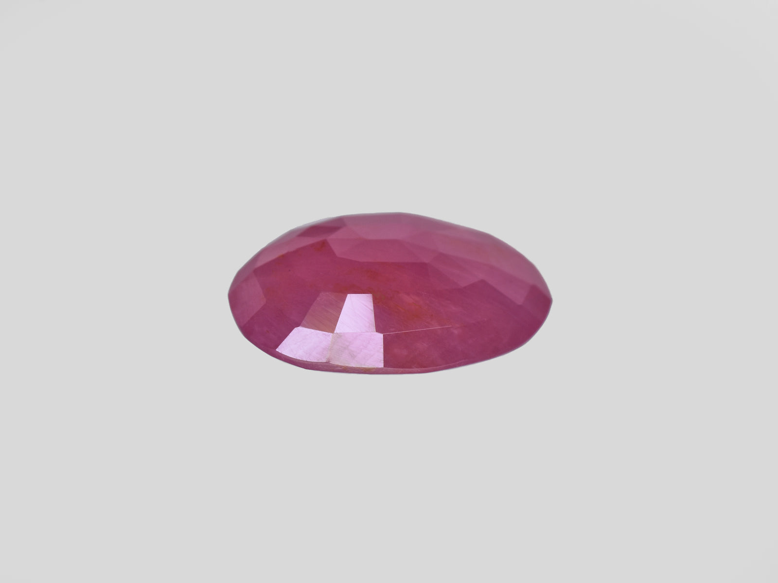 8801227-oval-pinkish-red-igi-guinea-natural-ruby-7.60-ct