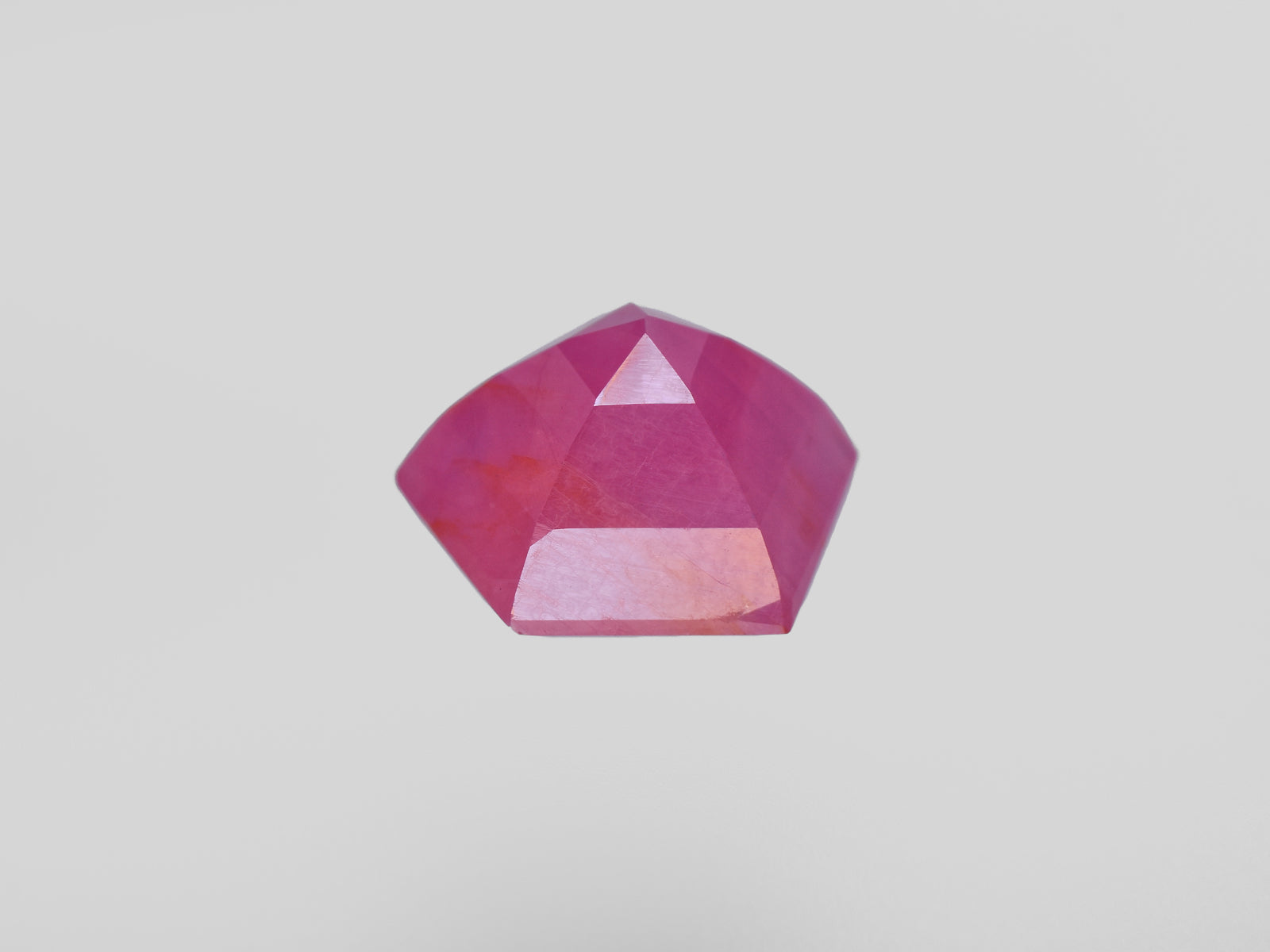 8801228-fancy-lively-pinkish-red-wih-slight-orange-staining-igi-guinea-natural-ruby-6.91-ct