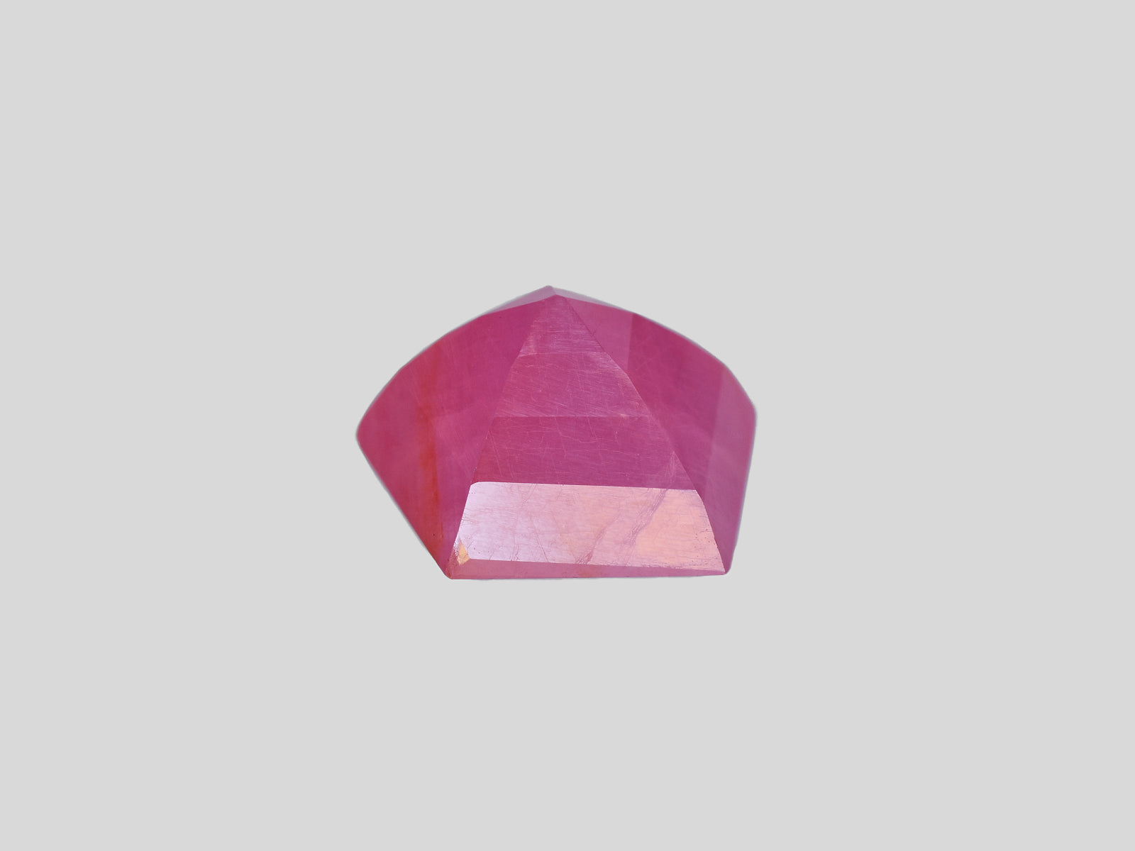 8801228-fancy-lively-pinkish-red-wih-slight-orange-staining-igi-guinea-natural-ruby-6.91-ct