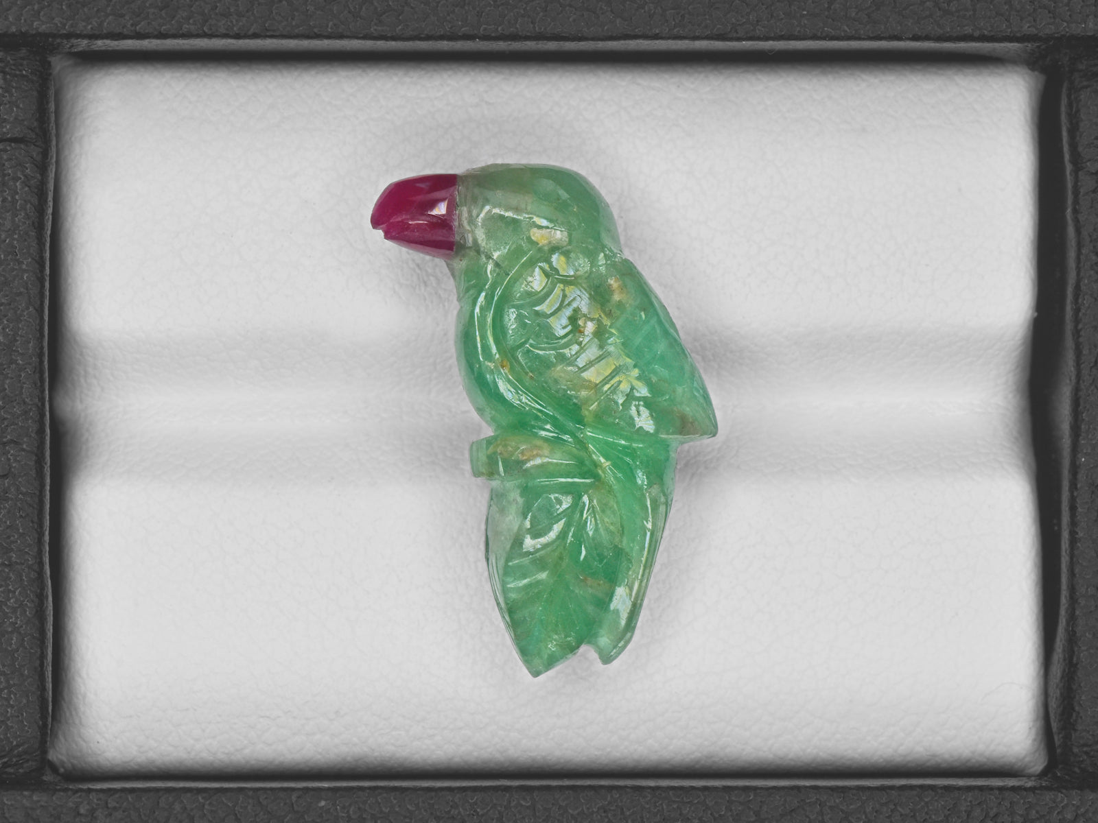 8801539-carved-green-&-red-gii-zambia-natural-emerald-14.83-ct