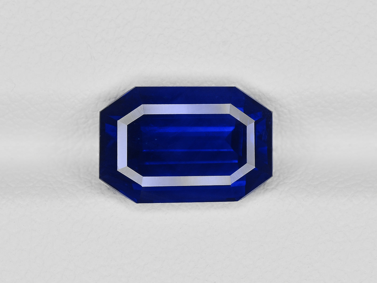 8801171-octagonal-velvety-intense-royal-blue-grs-sri-lanka-natural-blue-sapphire-5.00-ct