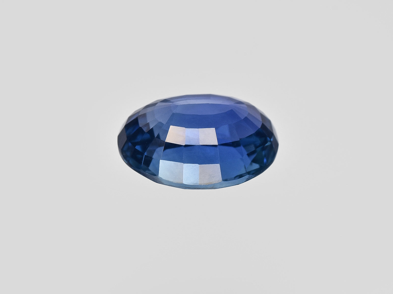 8801172-oval-deep-blue-grs-madagascar-natural-blue-sapphire-4.06-ct