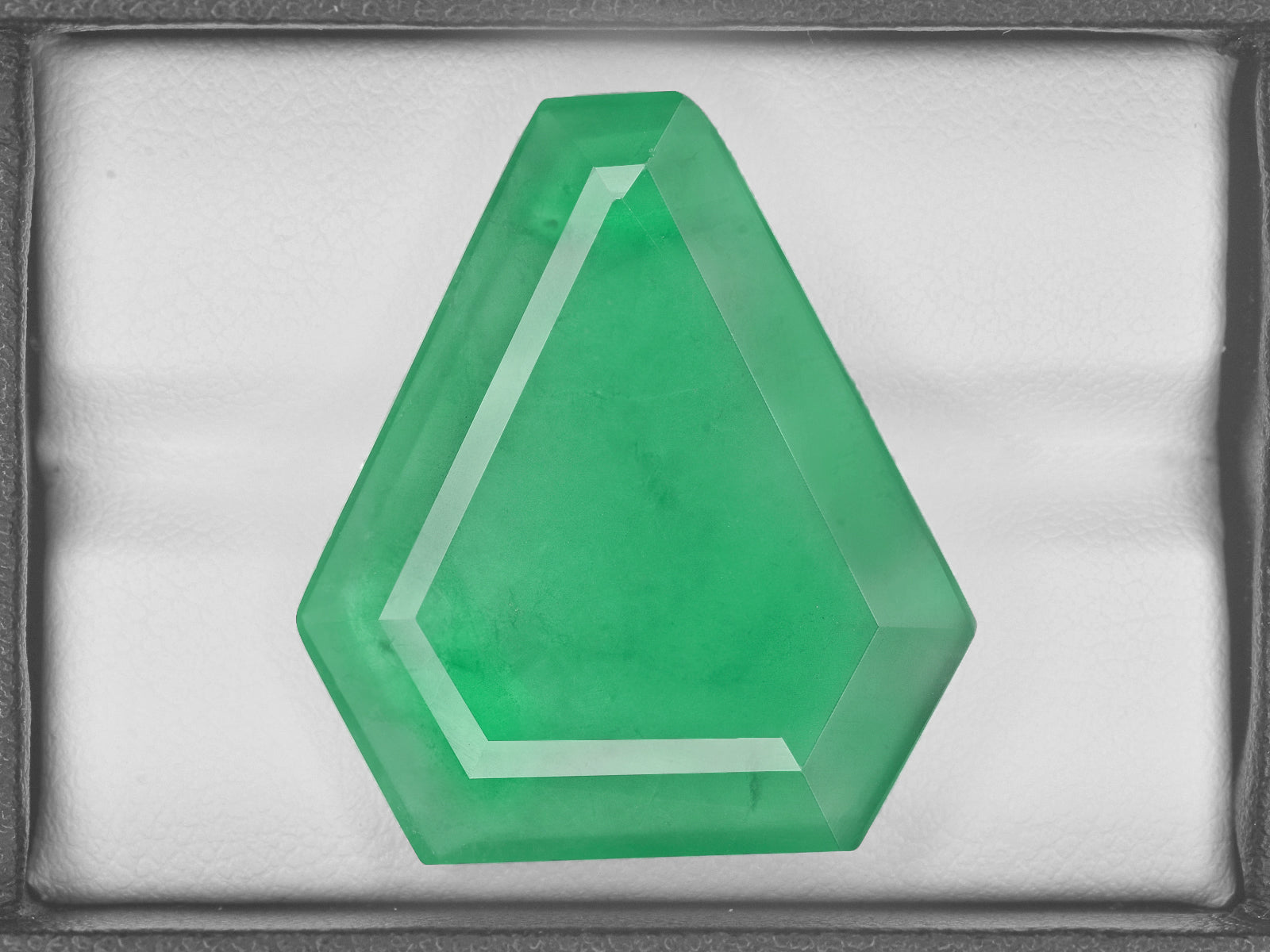 8801523-fancy-intense-green-grs-zambia-natural-emerald-29.21-ct