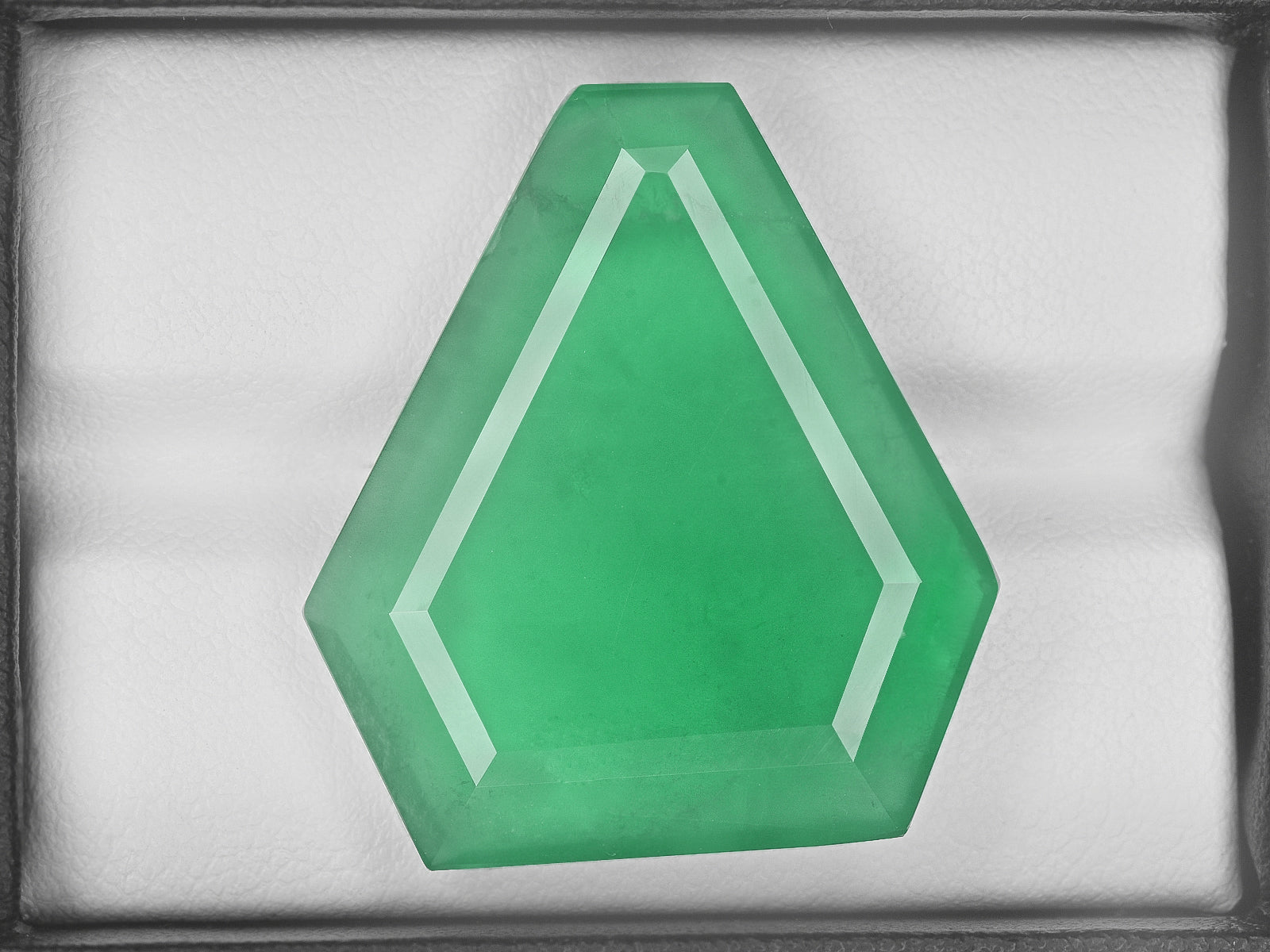 8801524-fancy-intense-green-grs-zambia-natural-emerald-32.24-ct