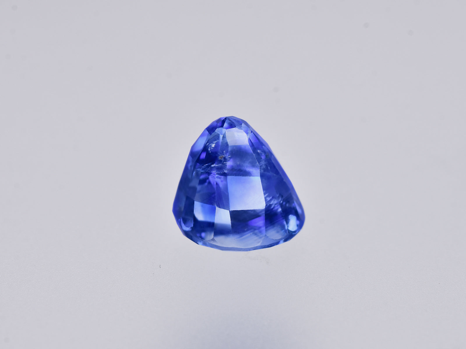 8801935-oval-intense-cornflower-blue-ssef-gubelin-agl-grs-kashmir-natural-blue-sapphire-3.74-ct