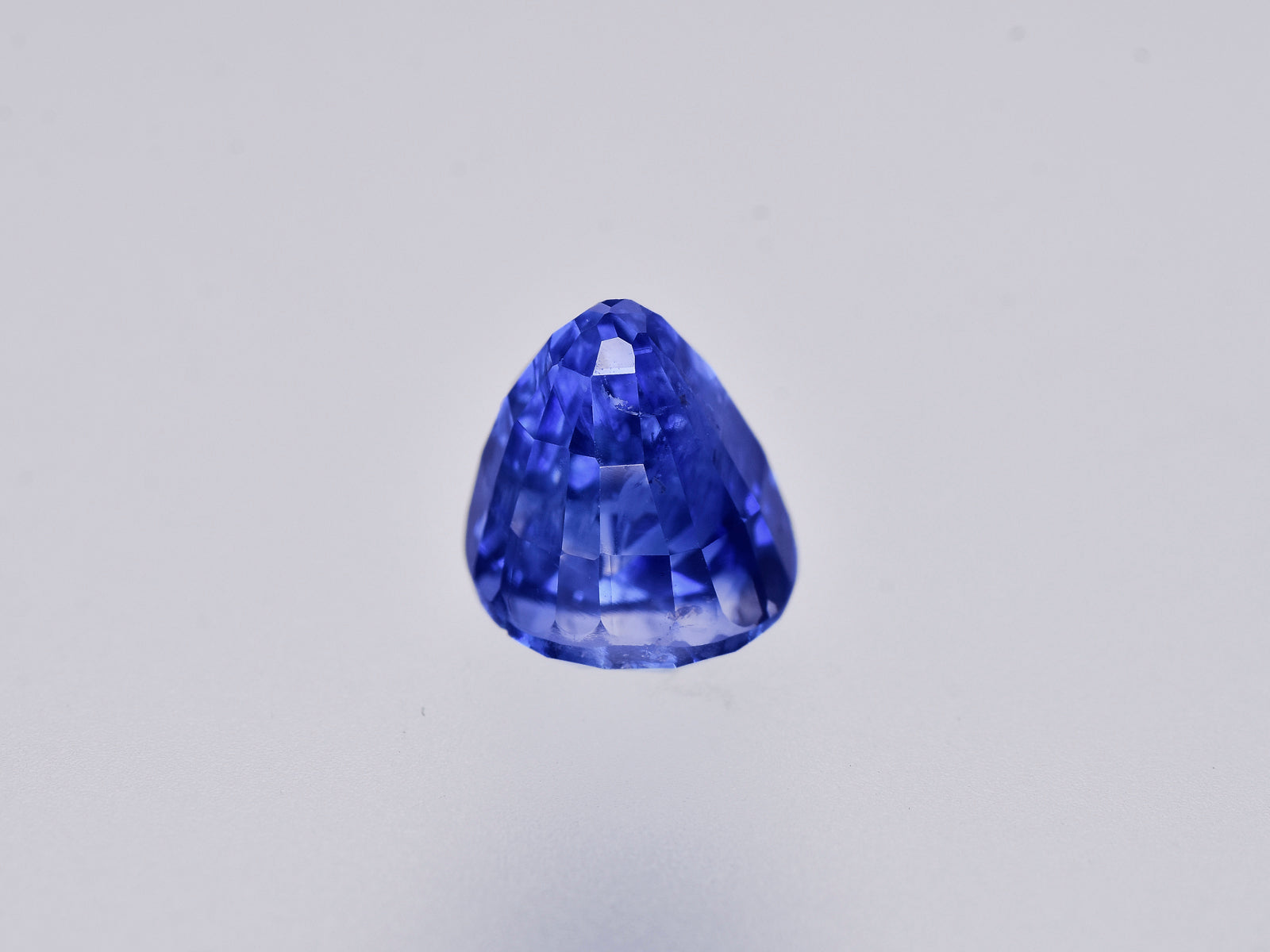 8801935-oval-intense-cornflower-blue-ssef-gubelin-agl-grs-kashmir-natural-blue-sapphire-3.74-ct