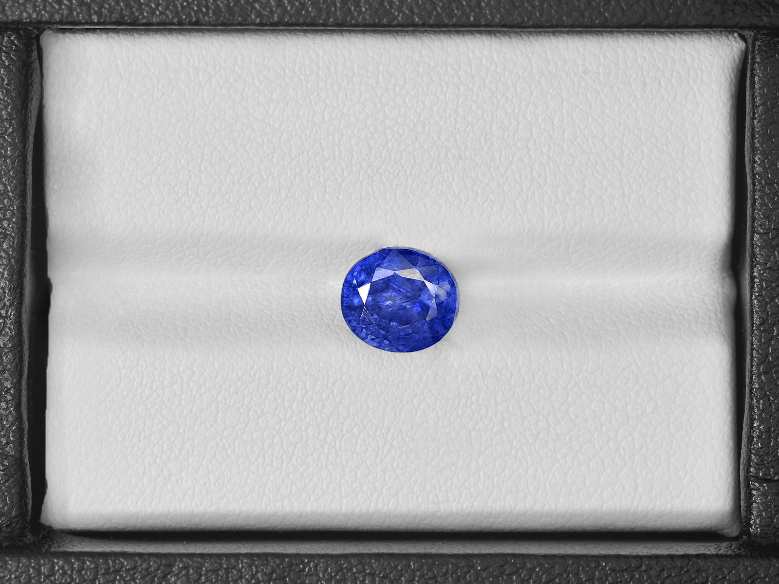 8801935-oval-intense-cornflower-blue-ssef-gubelin-agl-grs-kashmir-natural-blue-sapphire-3.74-ct