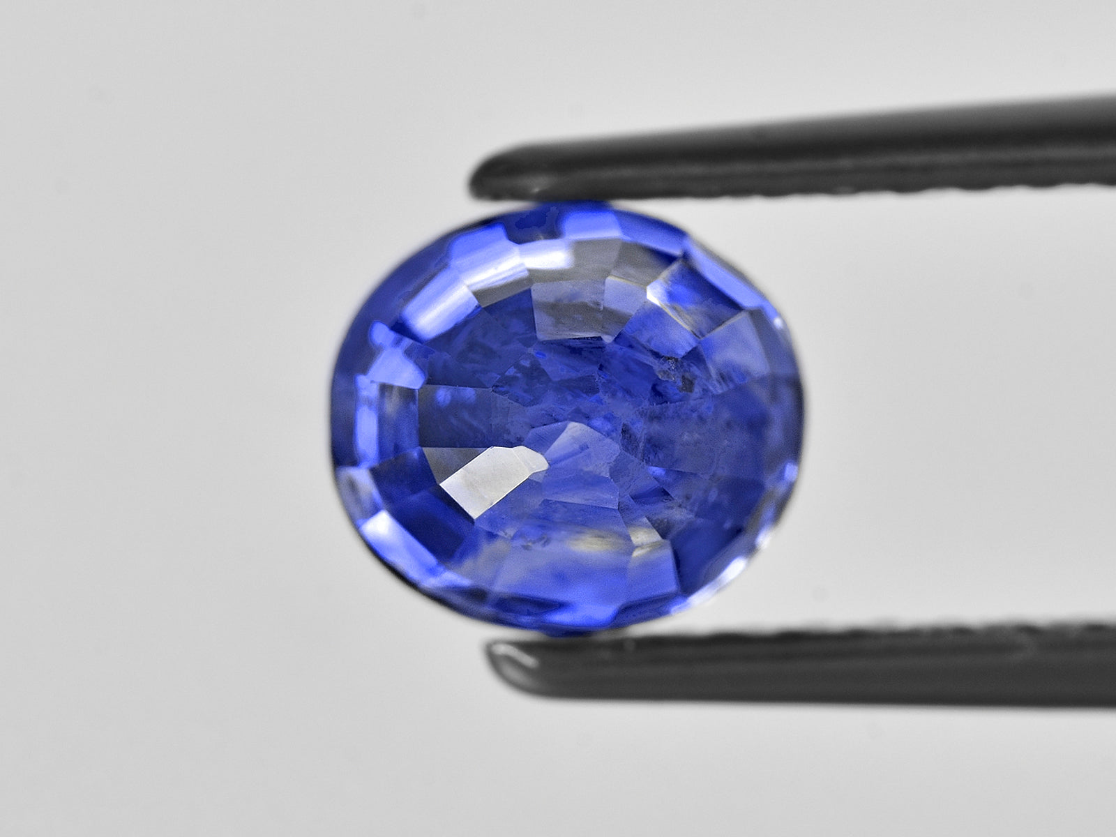 8801935-oval-intense-cornflower-blue-ssef-gubelin-agl-grs-kashmir-natural-blue-sapphire-3.74-ct