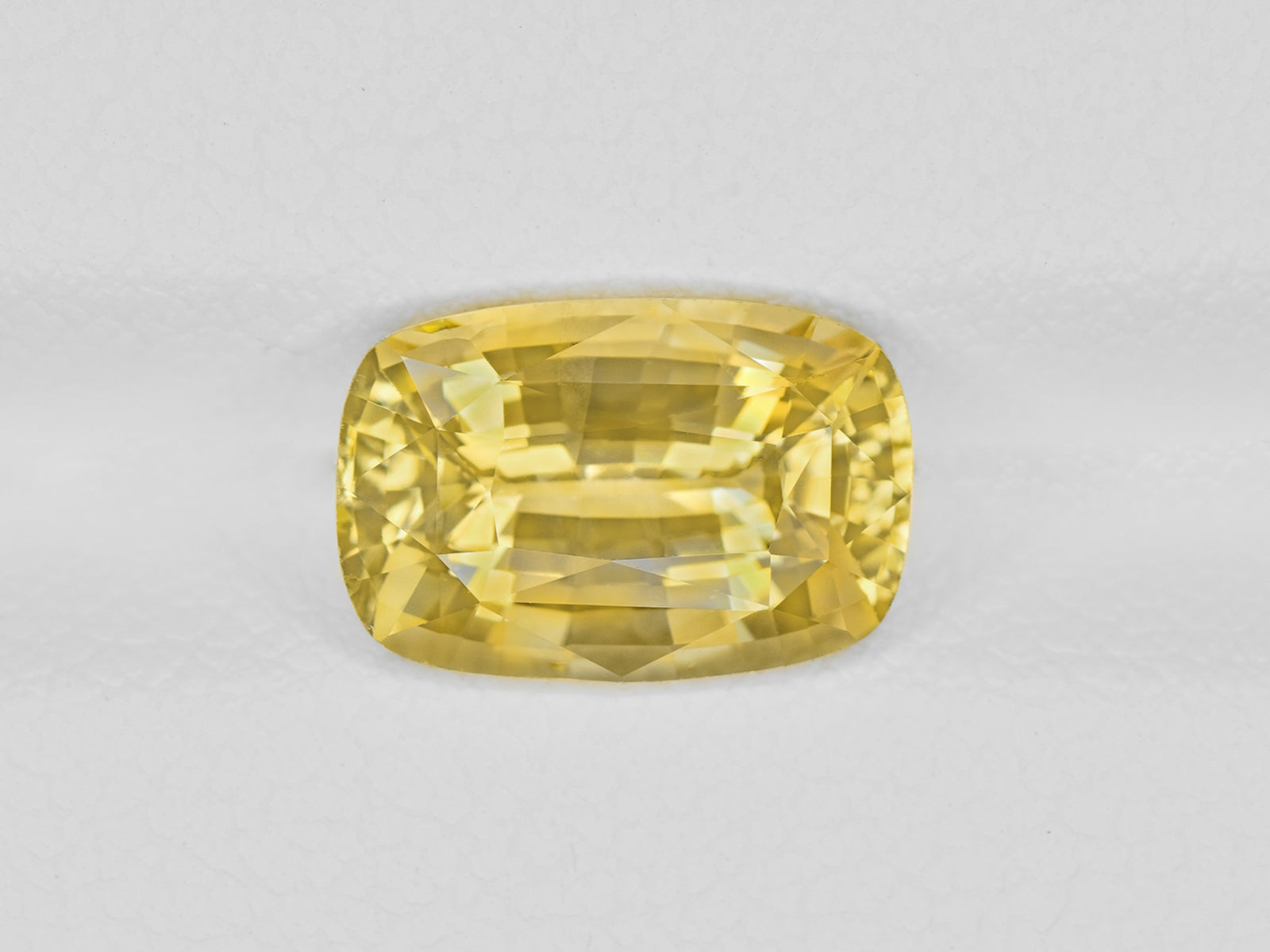8801444-cushion-lustrous-intense-yellow-igi-sri-lanka-natural-yellow-sapphire-3.15-ct