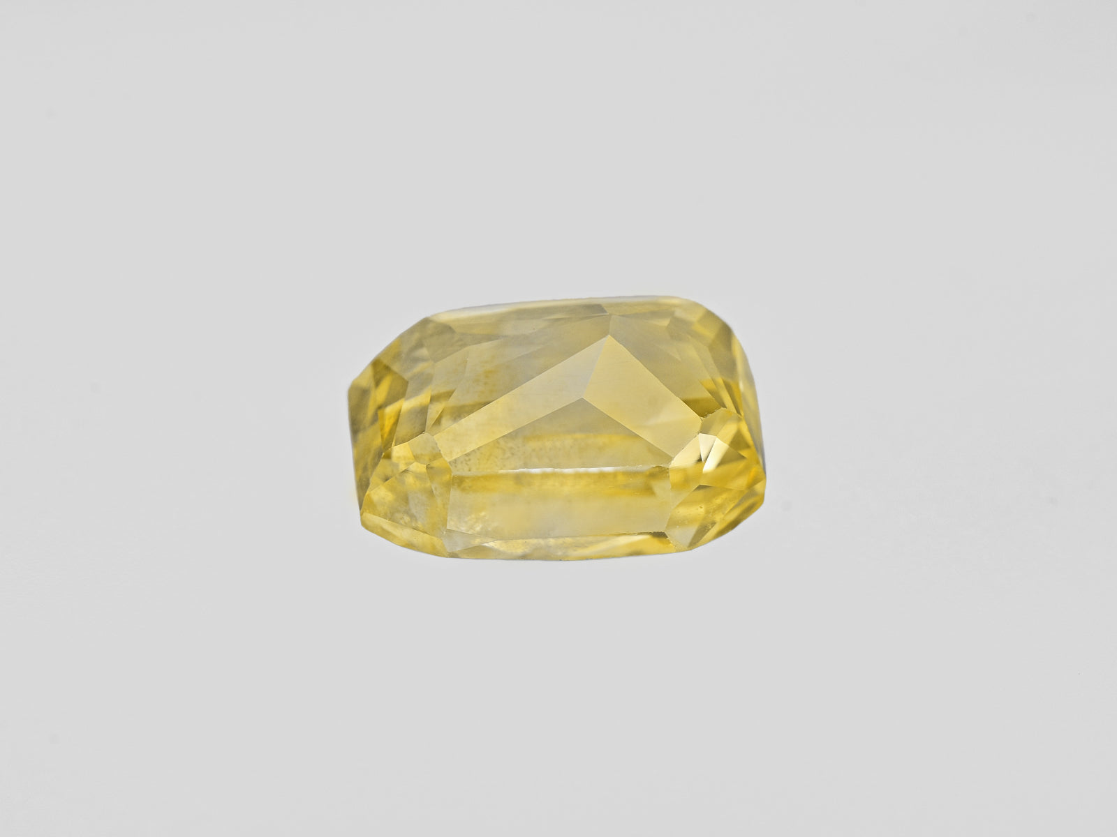 8801445-octagonal-medium-yellow-igi-sri-lanka-natural-yellow-sapphire-3.02-ct
