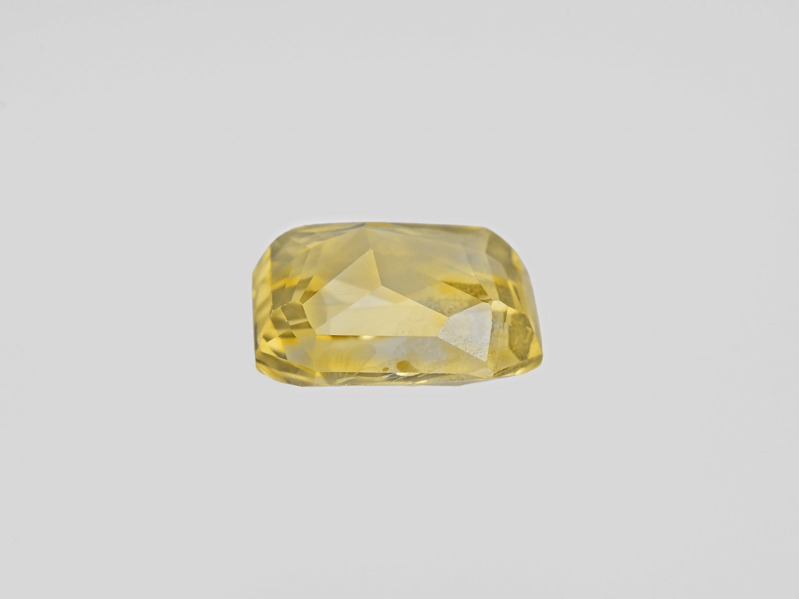 8801445-octagonal-medium-yellow-igi-sri-lanka-natural-yellow-sapphire-3.02-ct