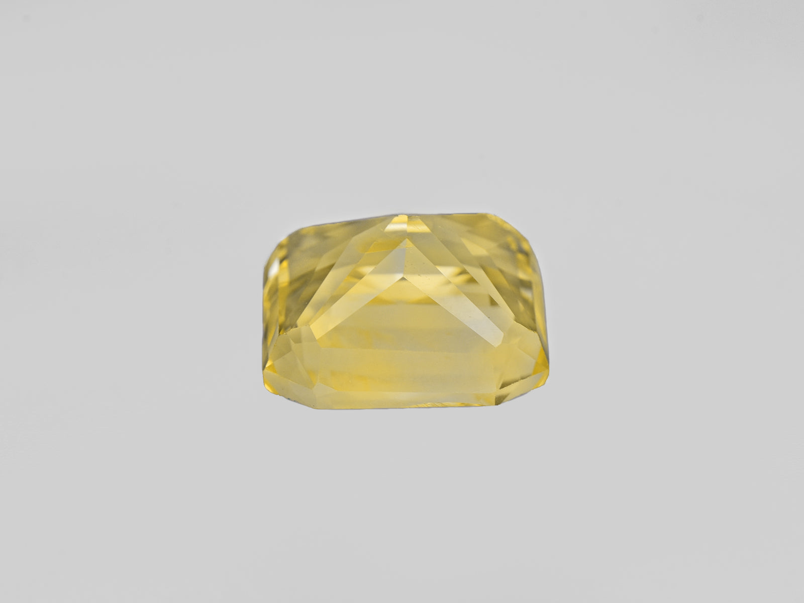 8801446-octagonal-lustrous-yellow-igi-sri-lanka-natural-yellow-sapphire-3.56-ct