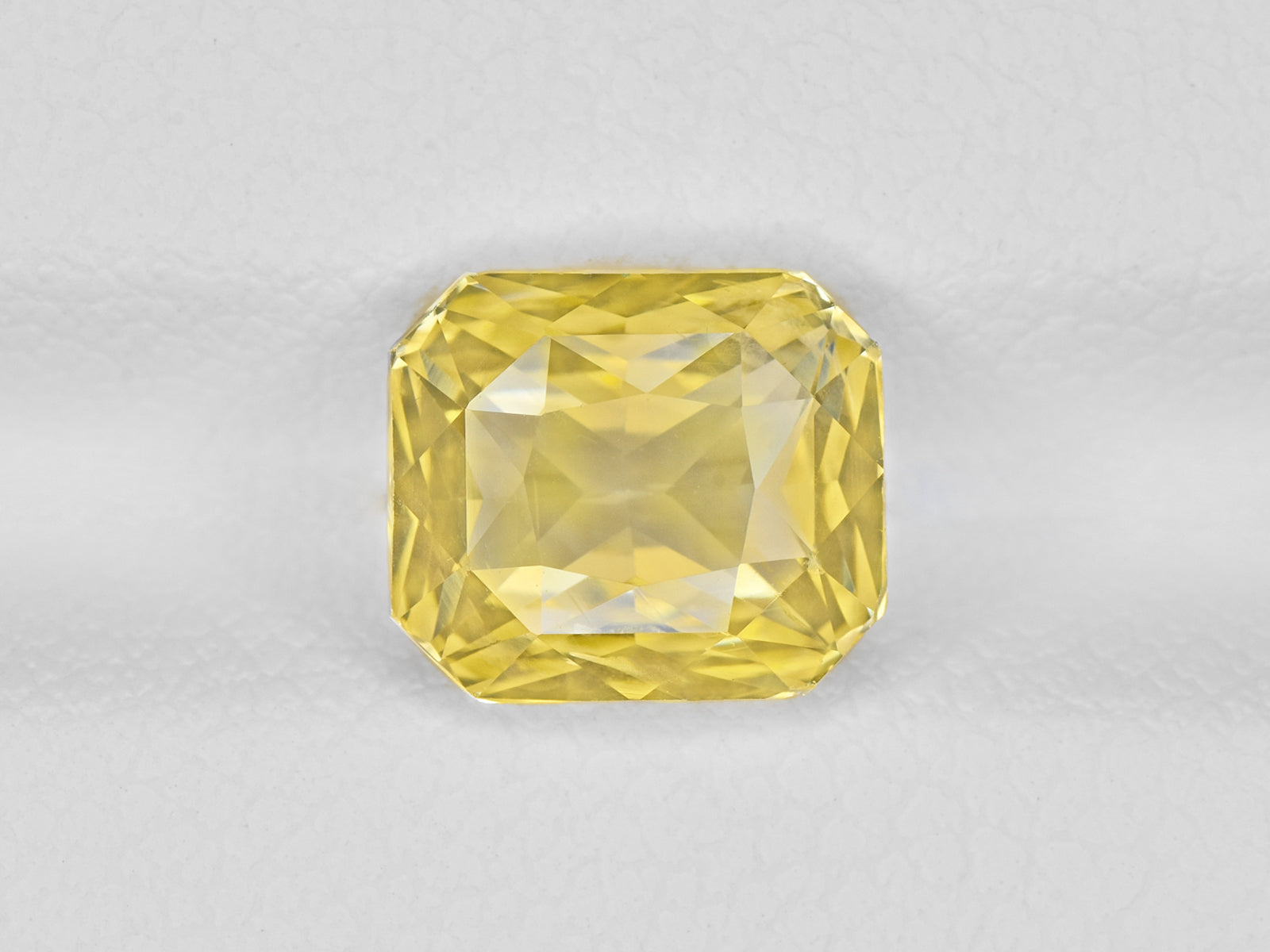 8801448-octagonal-lustrous-yellow-igi-sri-lanka-natural-yellow-sapphire-3.06-ct