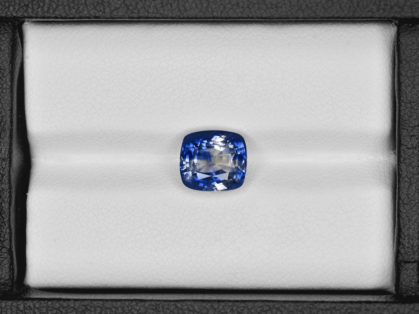 8801936-cushion-intense-royal-blue-&-colorless-bi-color-grs-kashmir-natural-blue-sapphire-3.59-ct