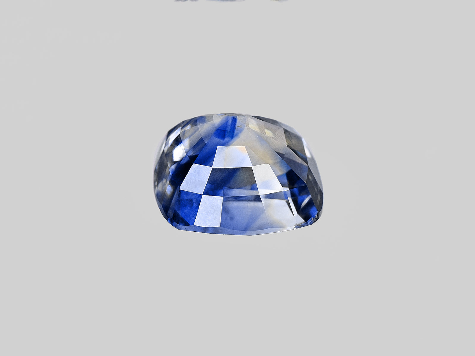 8801936-cushion-intense-royal-blue-&-colorless-bi-color-grs-kashmir-natural-blue-sapphire-3.59-ct