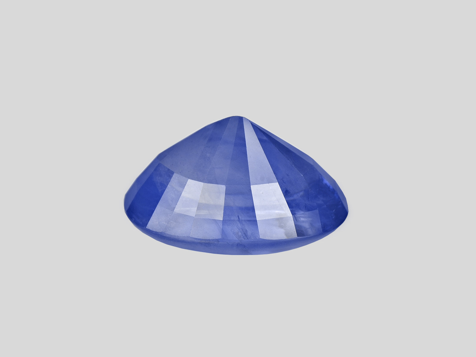 8801897-oval-velvety-cornflower-blue-gia-madagascar-natural-blue-sapphire-10.54-ct