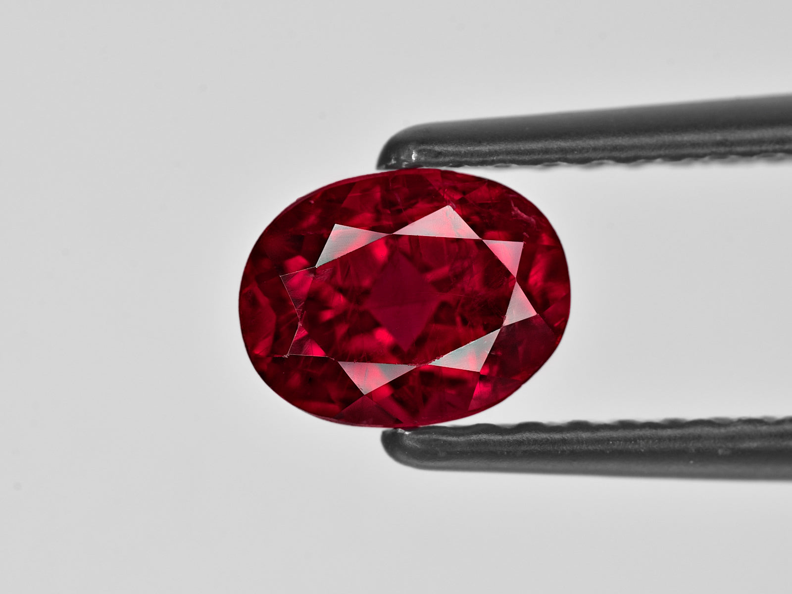 8801313-oval-vivid-pigeon-blood-red-grs-mozambique-natural-ruby-1.31-ct
