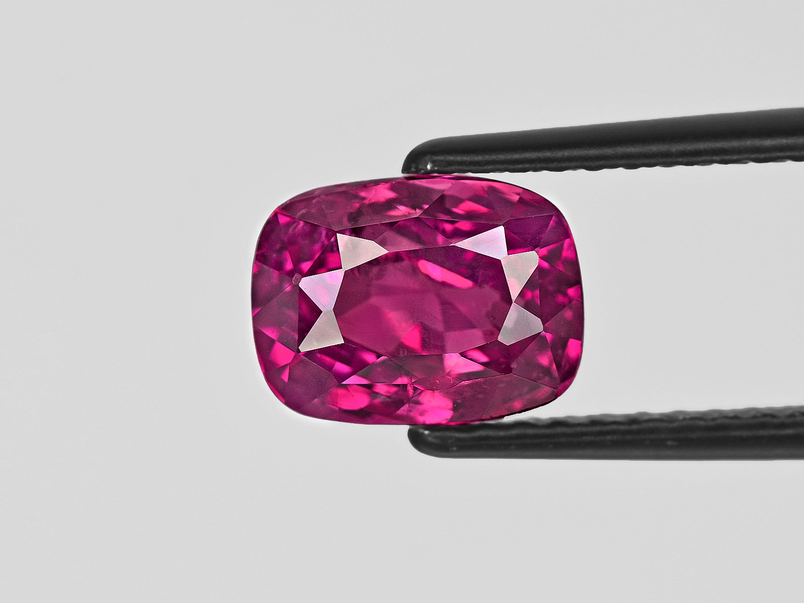 8801314-cushion-fiery-rich-purple-pink-gia-sri-lanka-natural-pink-sapphire-3.99-ct