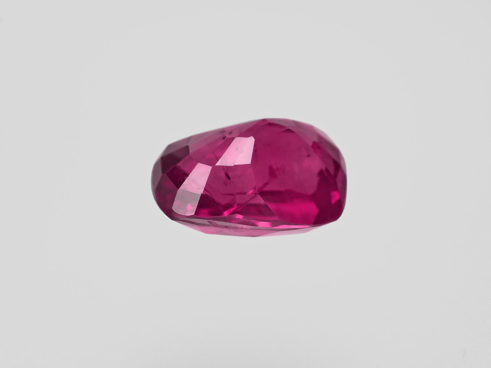 8801314-cushion-fiery-rich-purple-pink-gia-sri-lanka-natural-pink-sapphire-3.99-ct