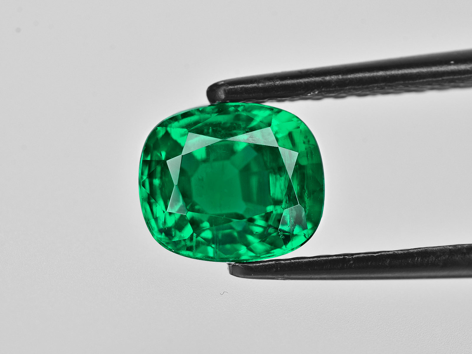 8801273-cushion-fiery-vivid-royal-green-grs-zambia-natural-emerald-2.03-ct