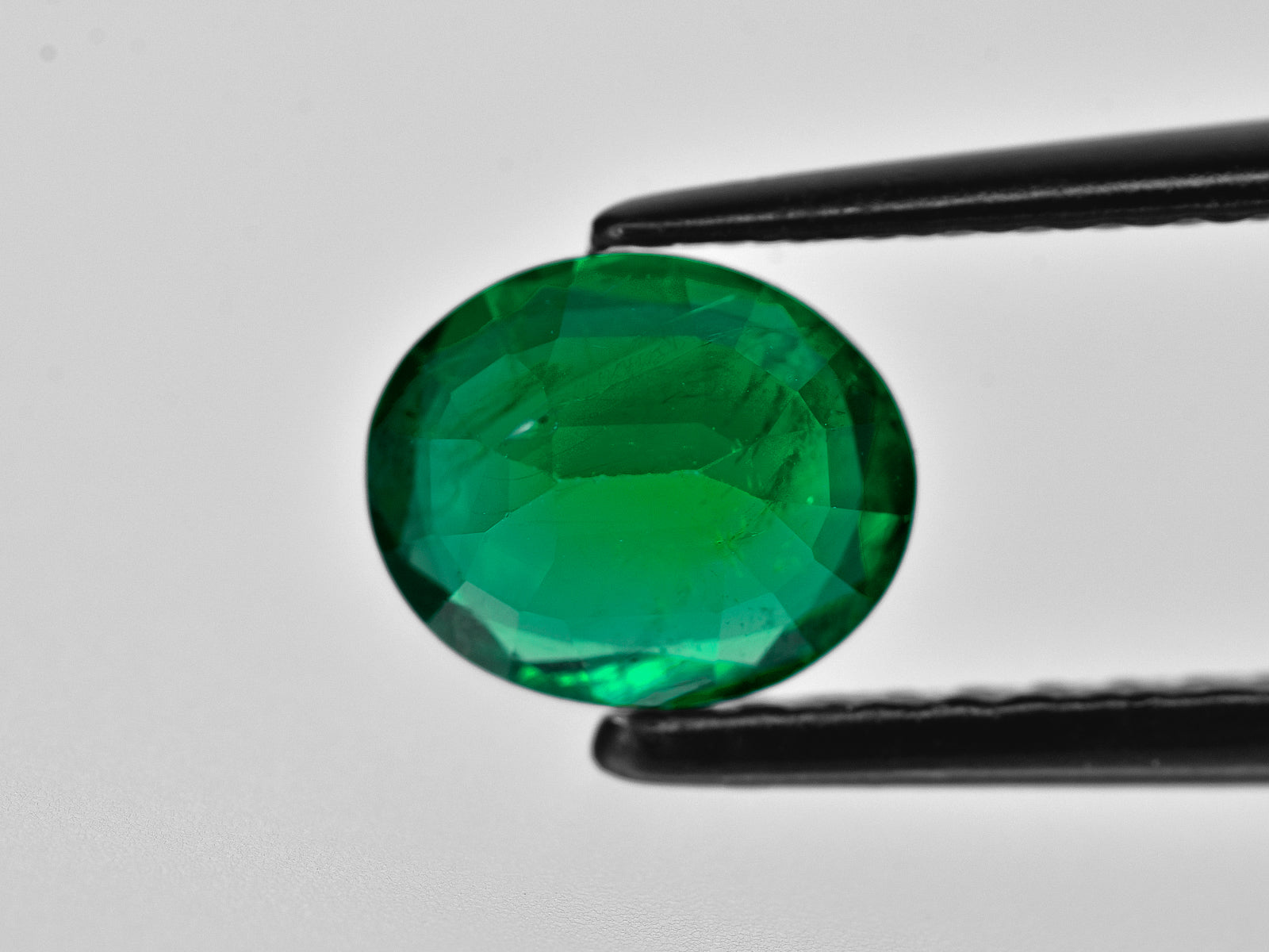 8801274-oval-royal-green-gia-zambia-natural-emerald-1.17-ct