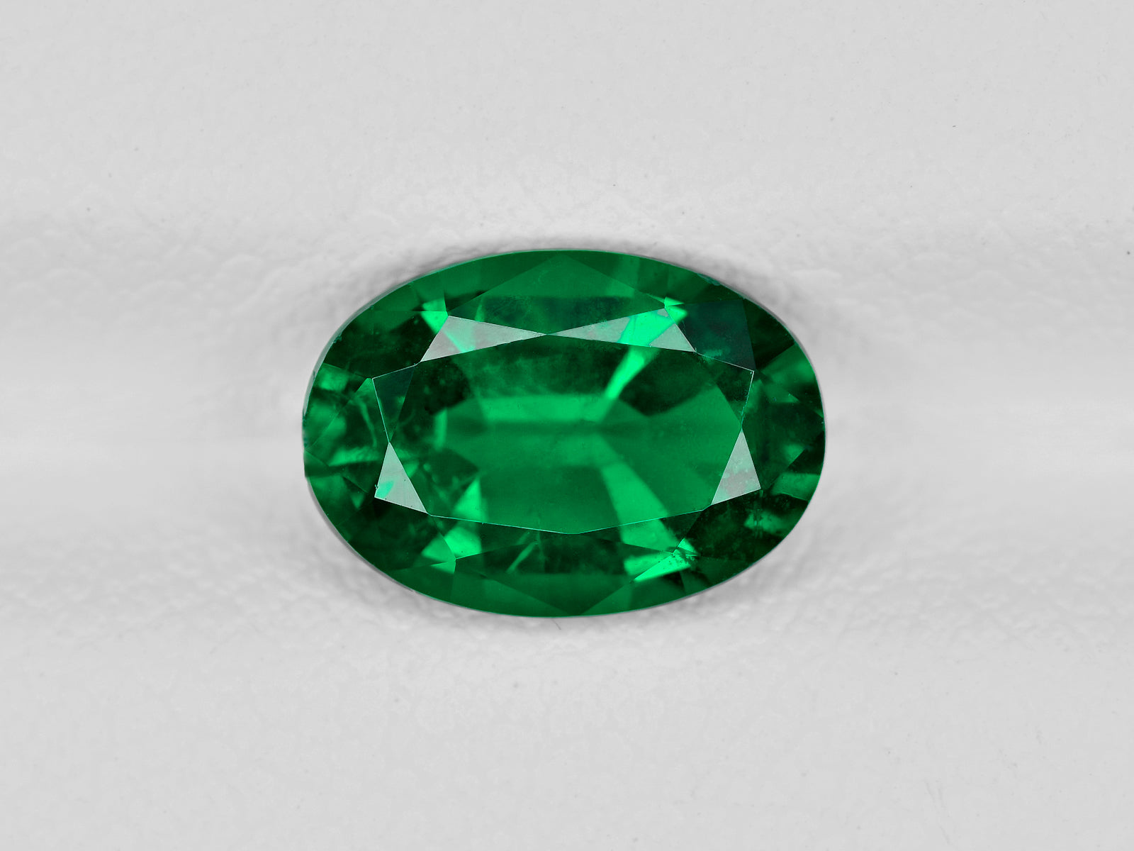 8801275-oval-intense-royal-green-gia-zambia-natural-emerald-1.46-ct