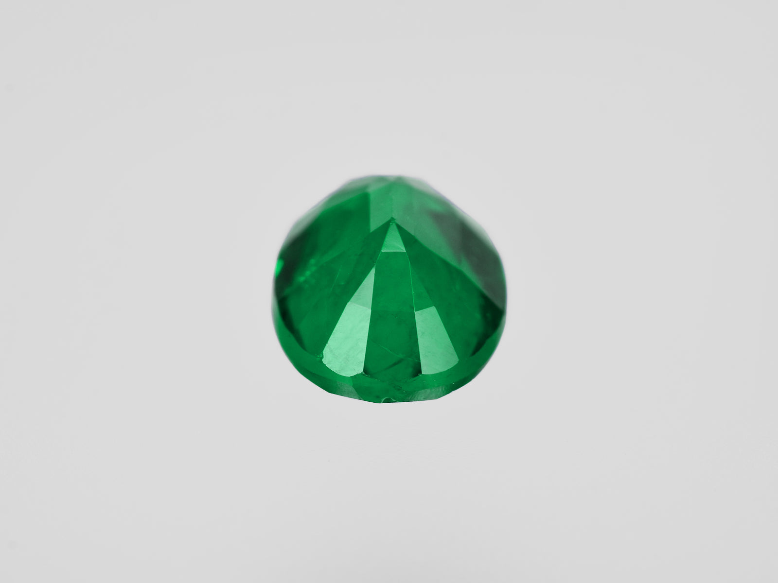 8801275-oval-intense-royal-green-gia-zambia-natural-emerald-1.46-ct