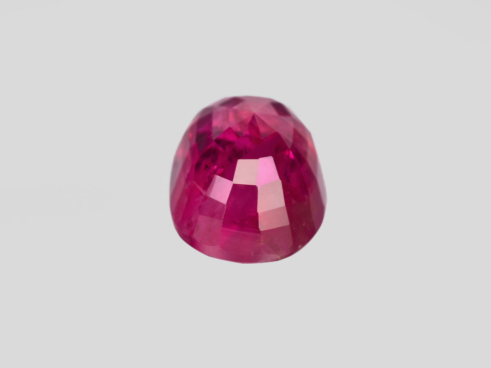 8801268-oval-deep-pinkish-red-grs-burma-natural-ruby-4.21-ct