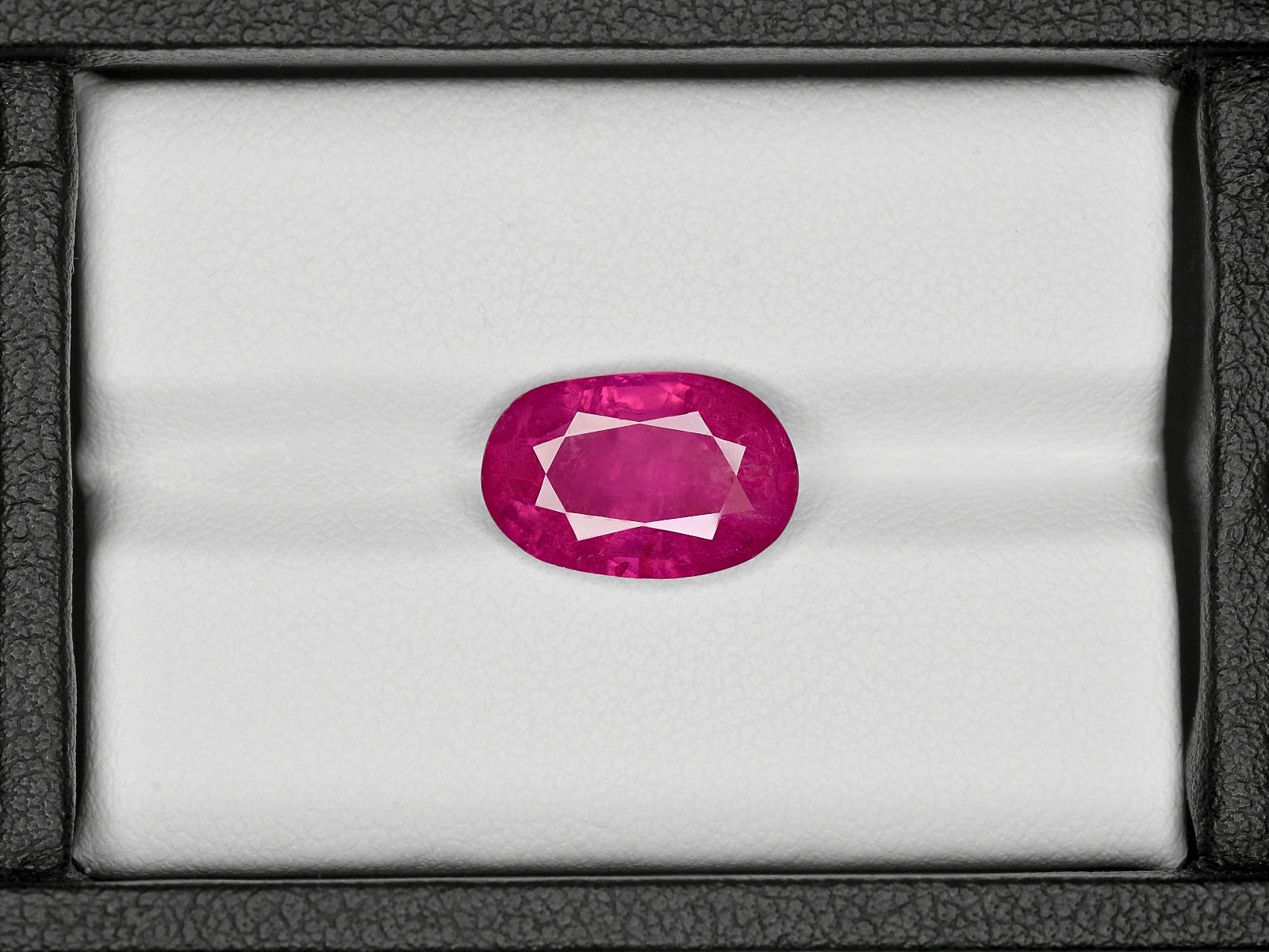 8801317-oval-velvety-intense-pinkish-red-grs-burma-natural-ruby-5.15-ct