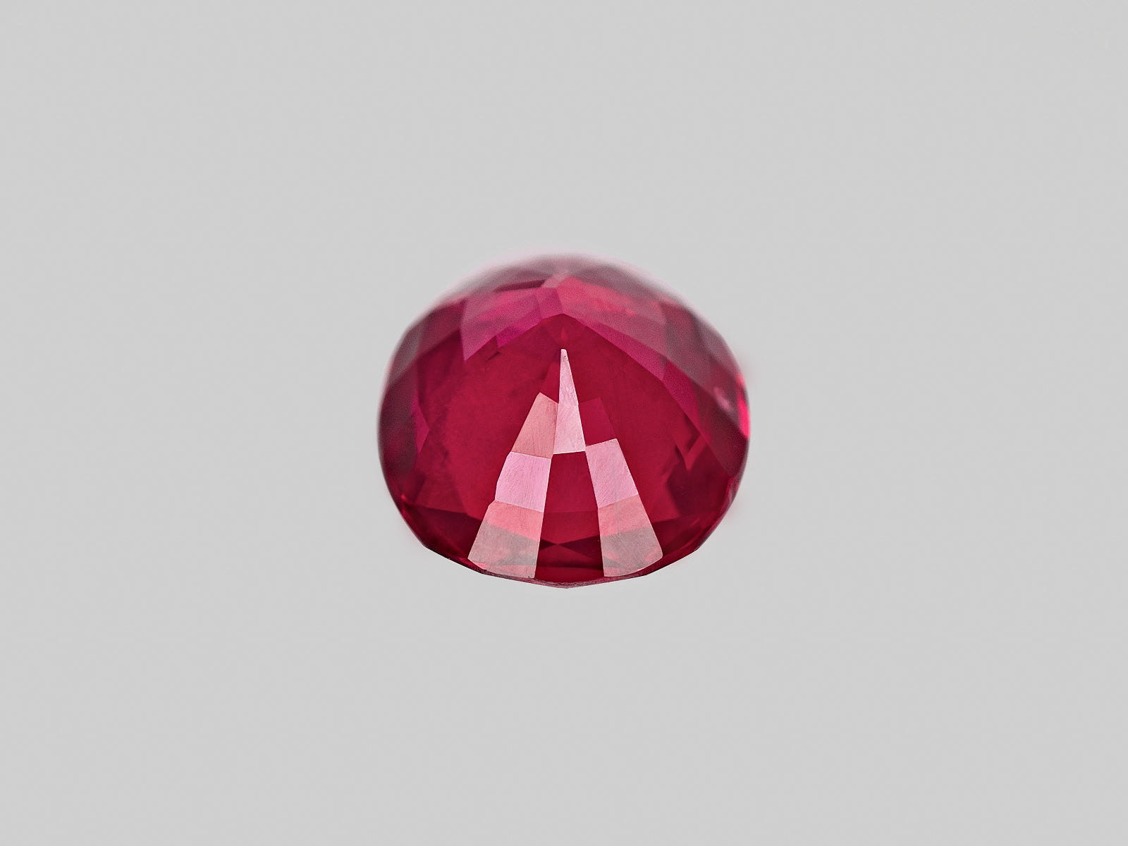 8801319-oval-fiery-vivid-red-with-slight-purplish-hue-grs-mozambique-natural-ruby-3.04-ct