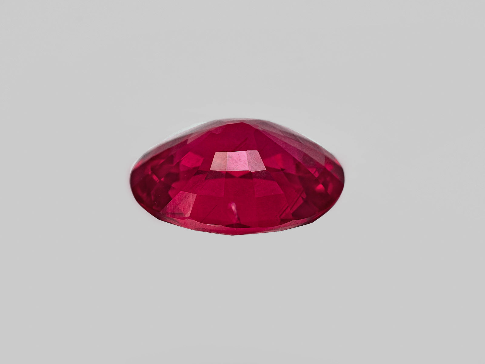 8801319-oval-fiery-vivid-red-with-slight-purplish-hue-grs-mozambique-natural-ruby-3.04-ct