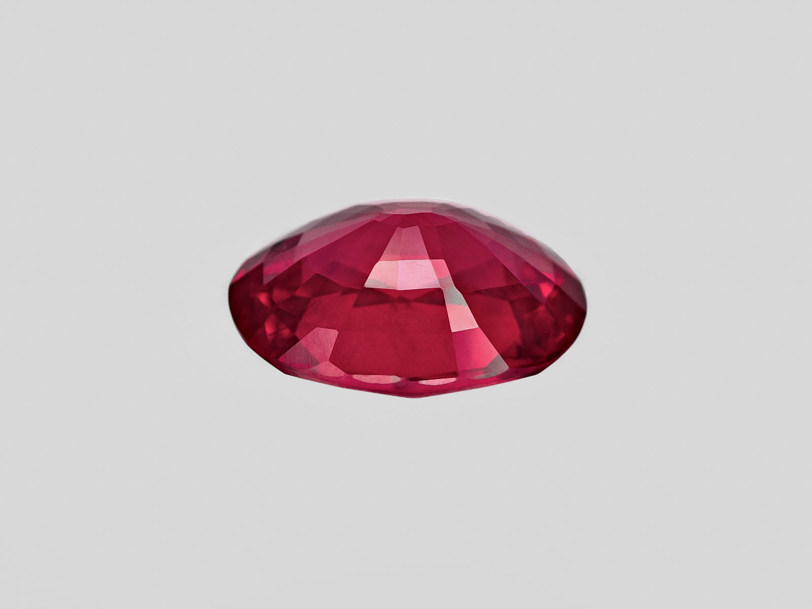 8801319-oval-fiery-vivid-red-with-slight-purplish-hue-grs-mozambique-natural-ruby-3.04-ct
