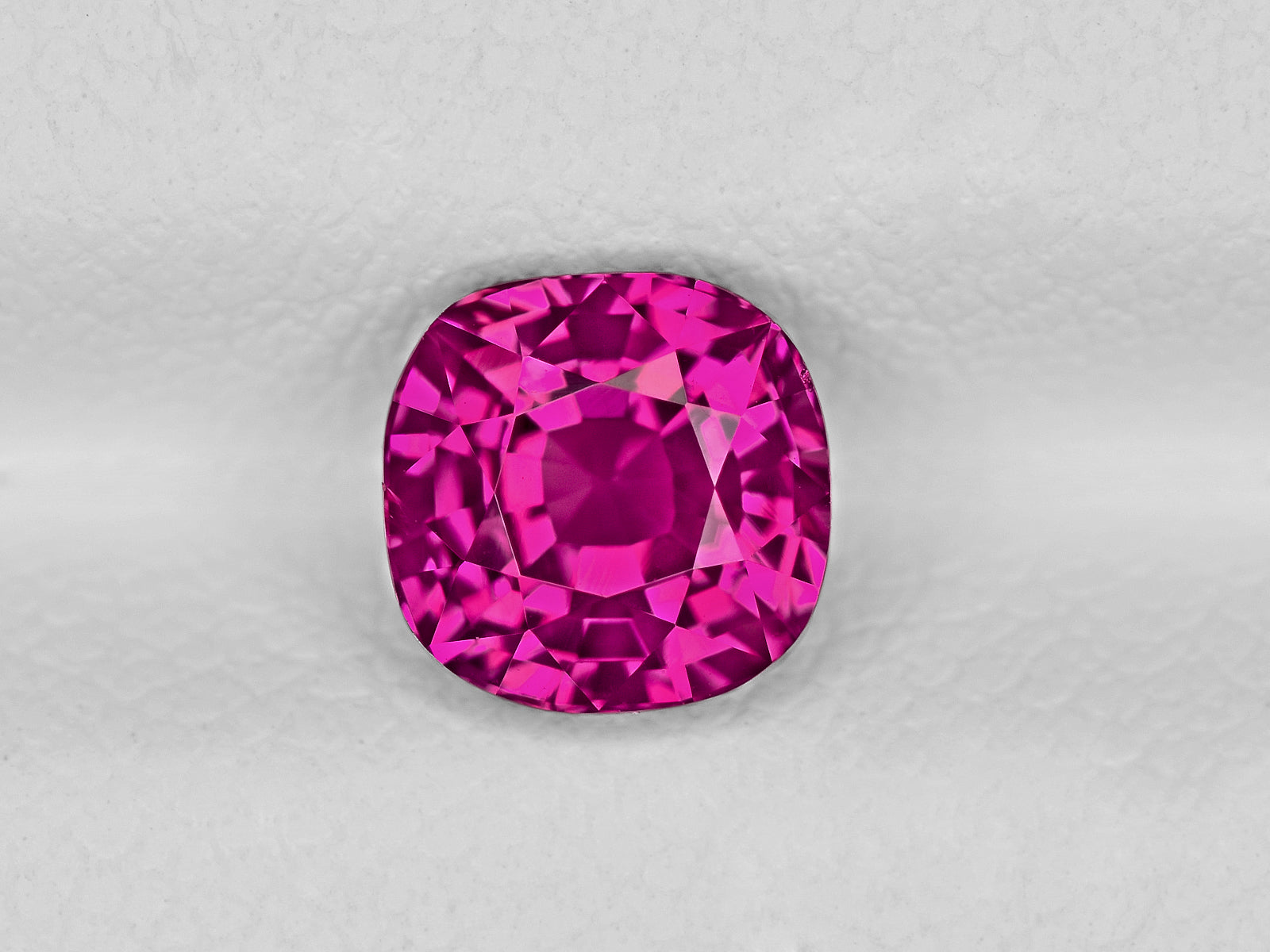 8801320-cushion-fiery-vivid-purplish-pink-gia-sri-lanka-natural-pink-sapphire-1.62-ct