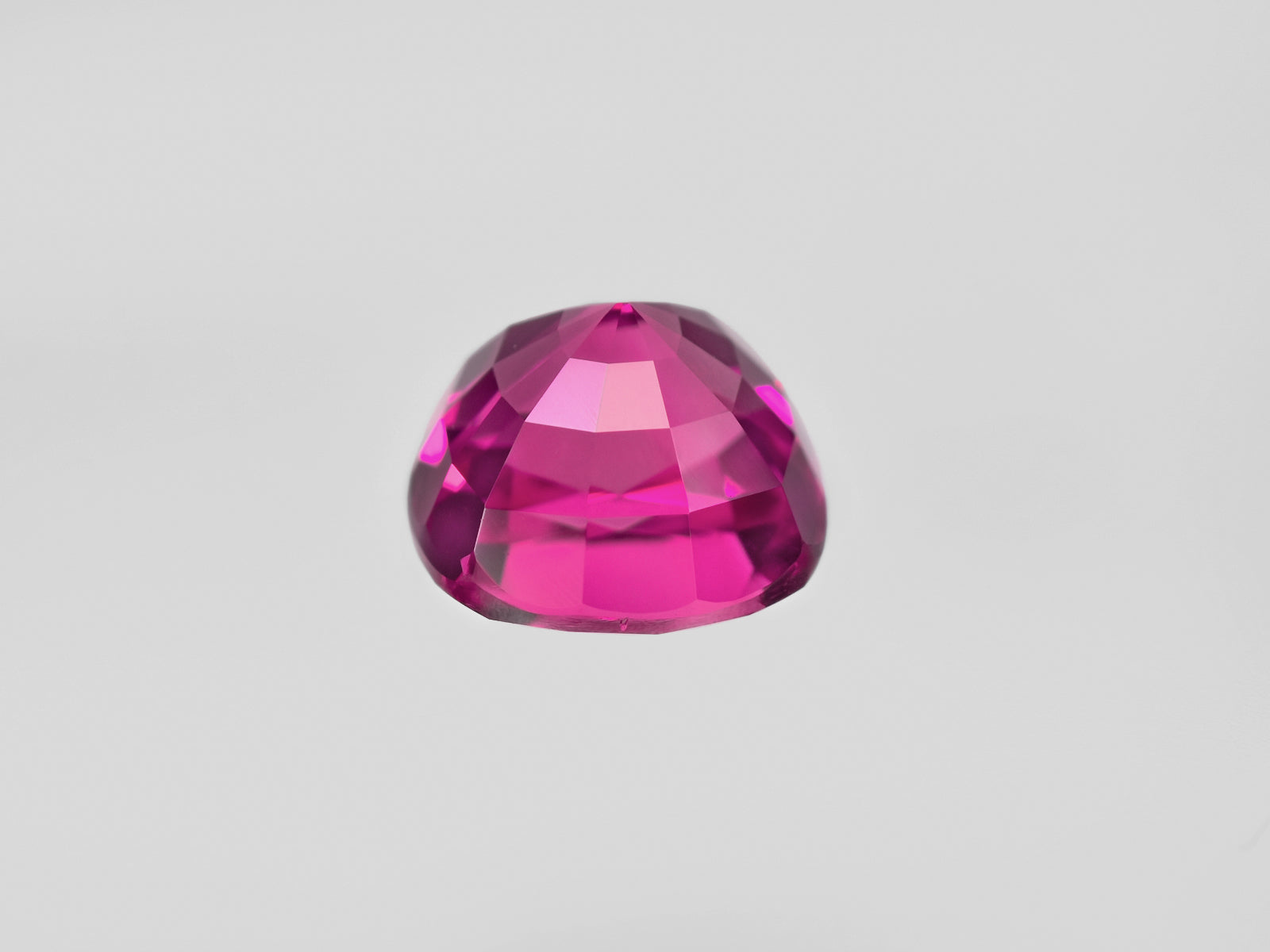 8801320-cushion-fiery-vivid-purplish-pink-gia-sri-lanka-natural-pink-sapphire-1.62-ct