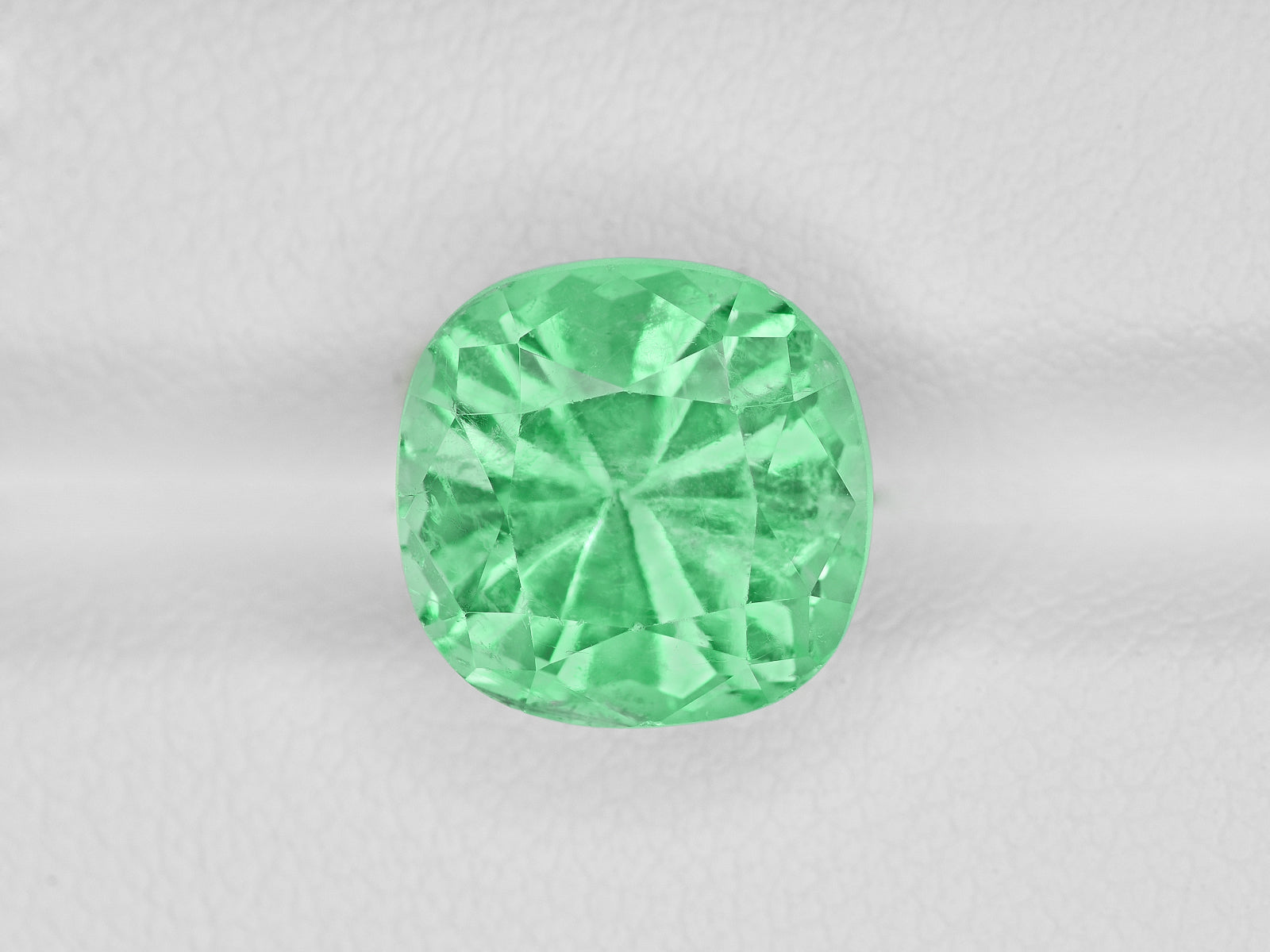 8801278-cushion-lustrous-pastel-green-colombia-natural-emerald-5.44-ct
