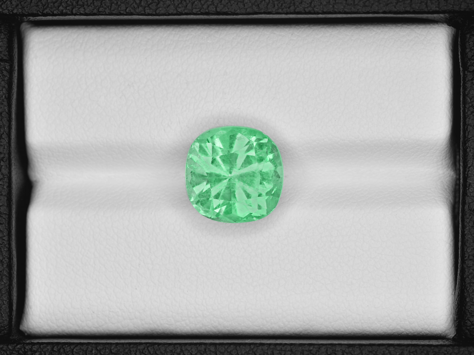 8801278-cushion-lustrous-pastel-green-colombia-natural-emerald-5.44-ct