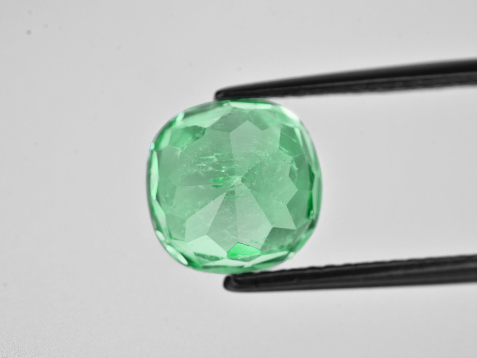 8801278-cushion-lustrous-pastel-green-colombia-natural-emerald-5.44-ct