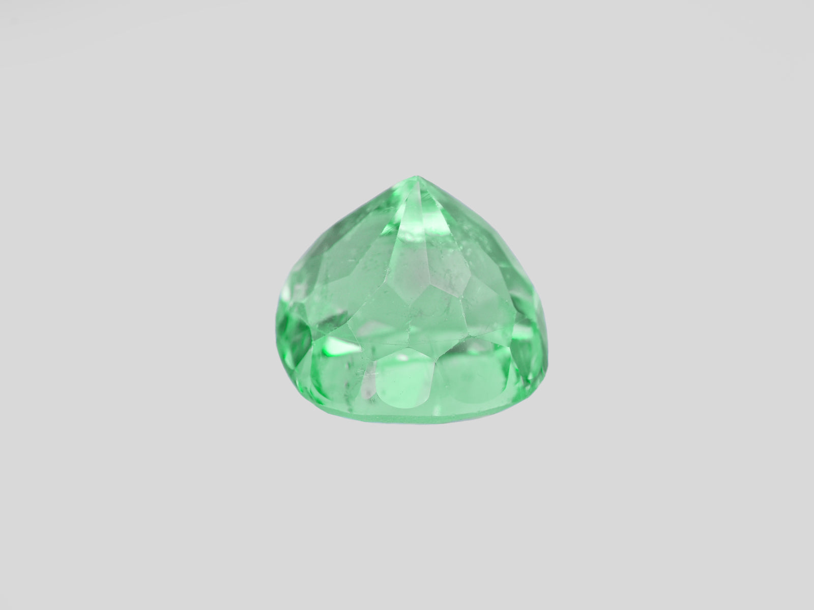 8801278-cushion-lustrous-pastel-green-colombia-natural-emerald-5.44-ct