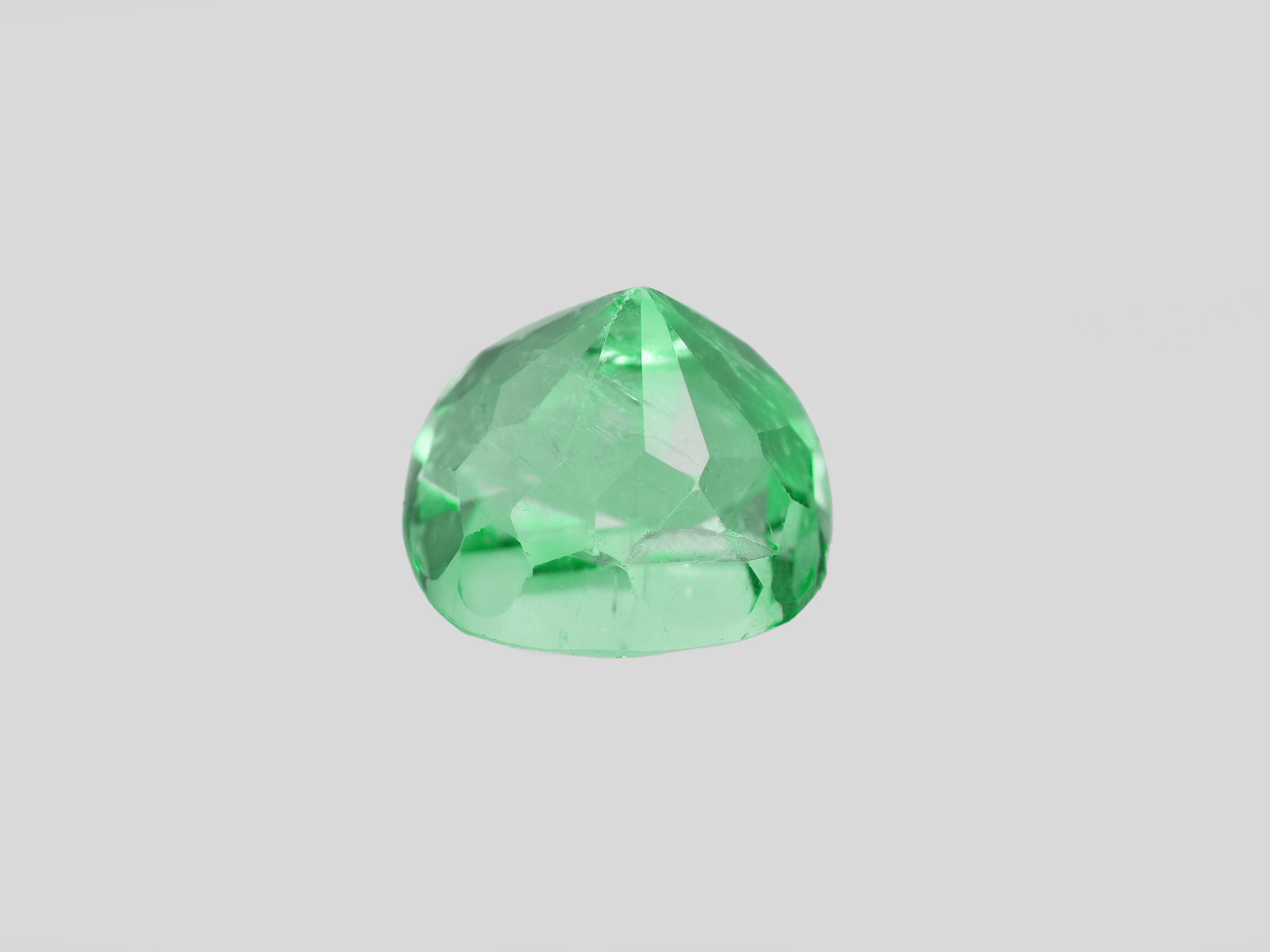 8801278-cushion-lustrous-pastel-green-colombia-natural-emerald-5.44-ct