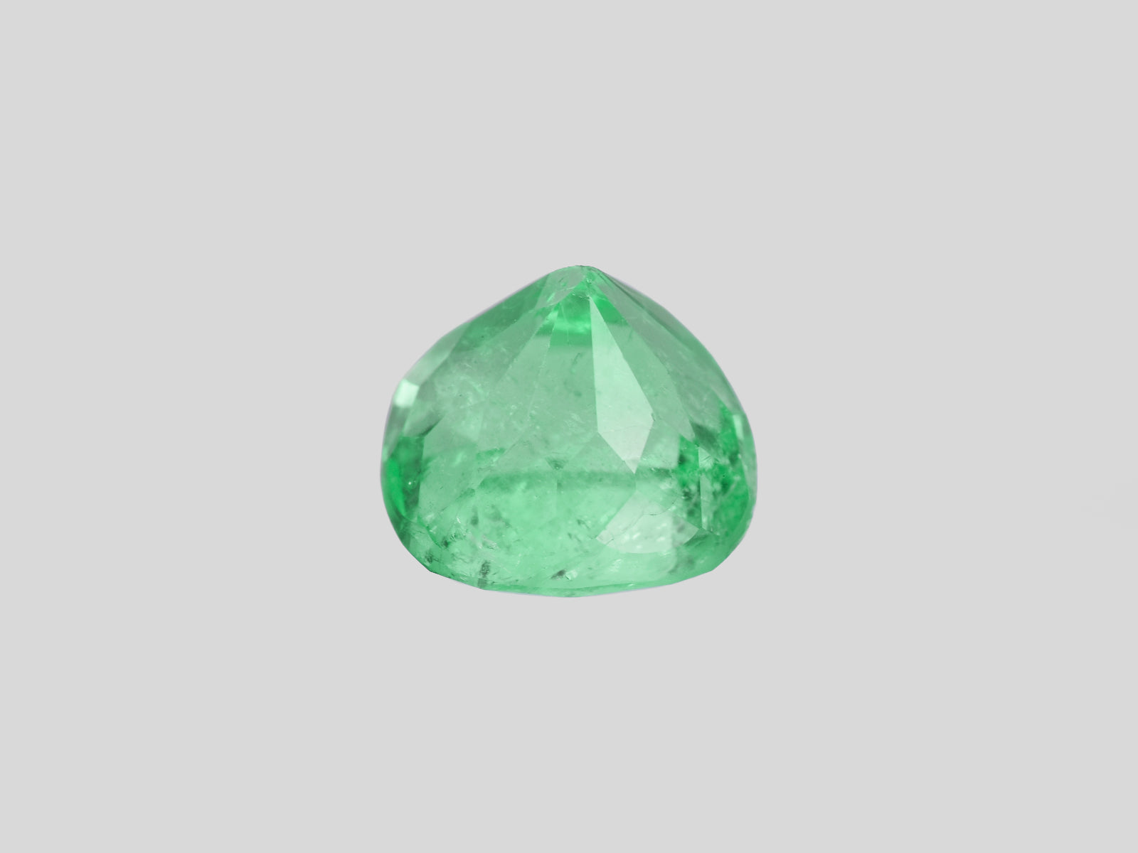 8801277-cushion-lustrous-pastel-green-grs-colombia-natural-emerald-5.15-ct